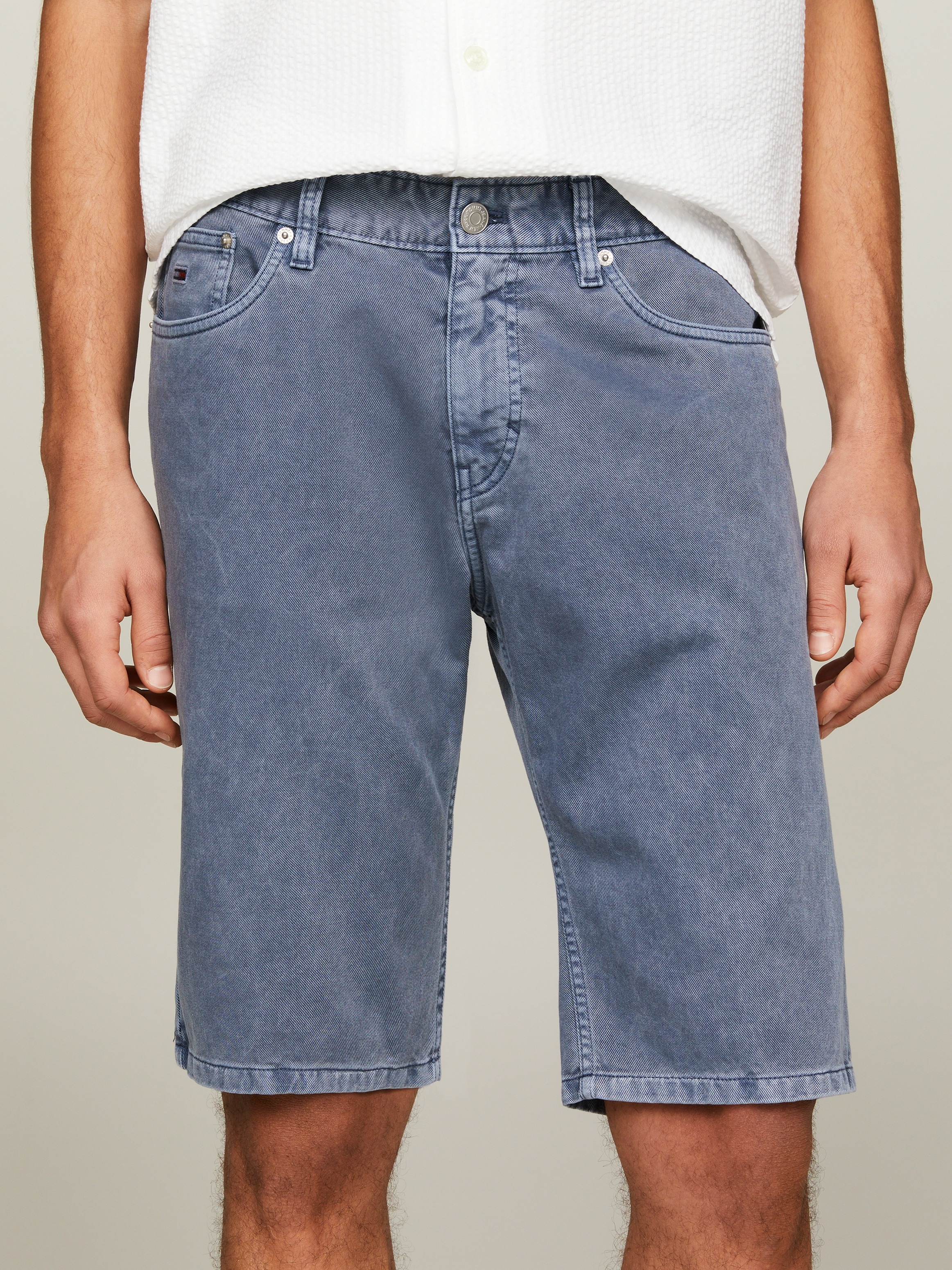 Tommy Jeans Shorts »TJM RYAN GARMENT DYE SHORT«, leicht gewachsene Optik