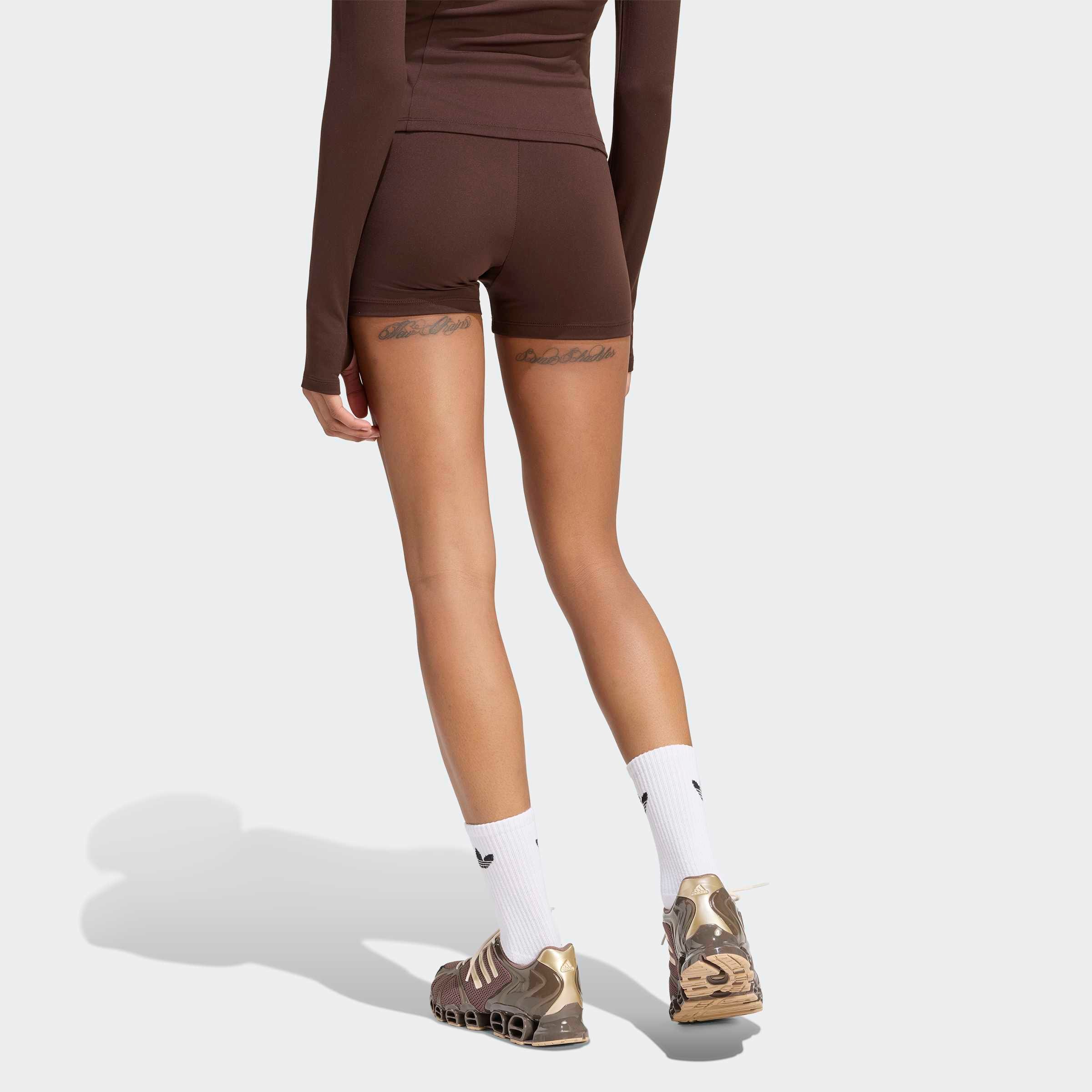 adidas Originals Shorts »ESSENTIALS, POLYESTER«  sportlicher Stil, ohne Verschluss, aus Polyester, enger Schnitt