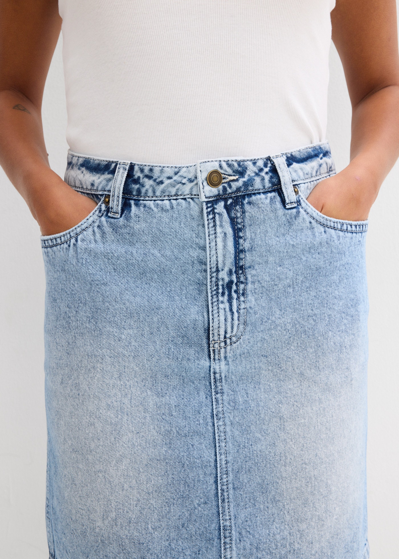 bonprix Jeansrock regular fit, mit hinterem Schlitz, aus Baumwolle