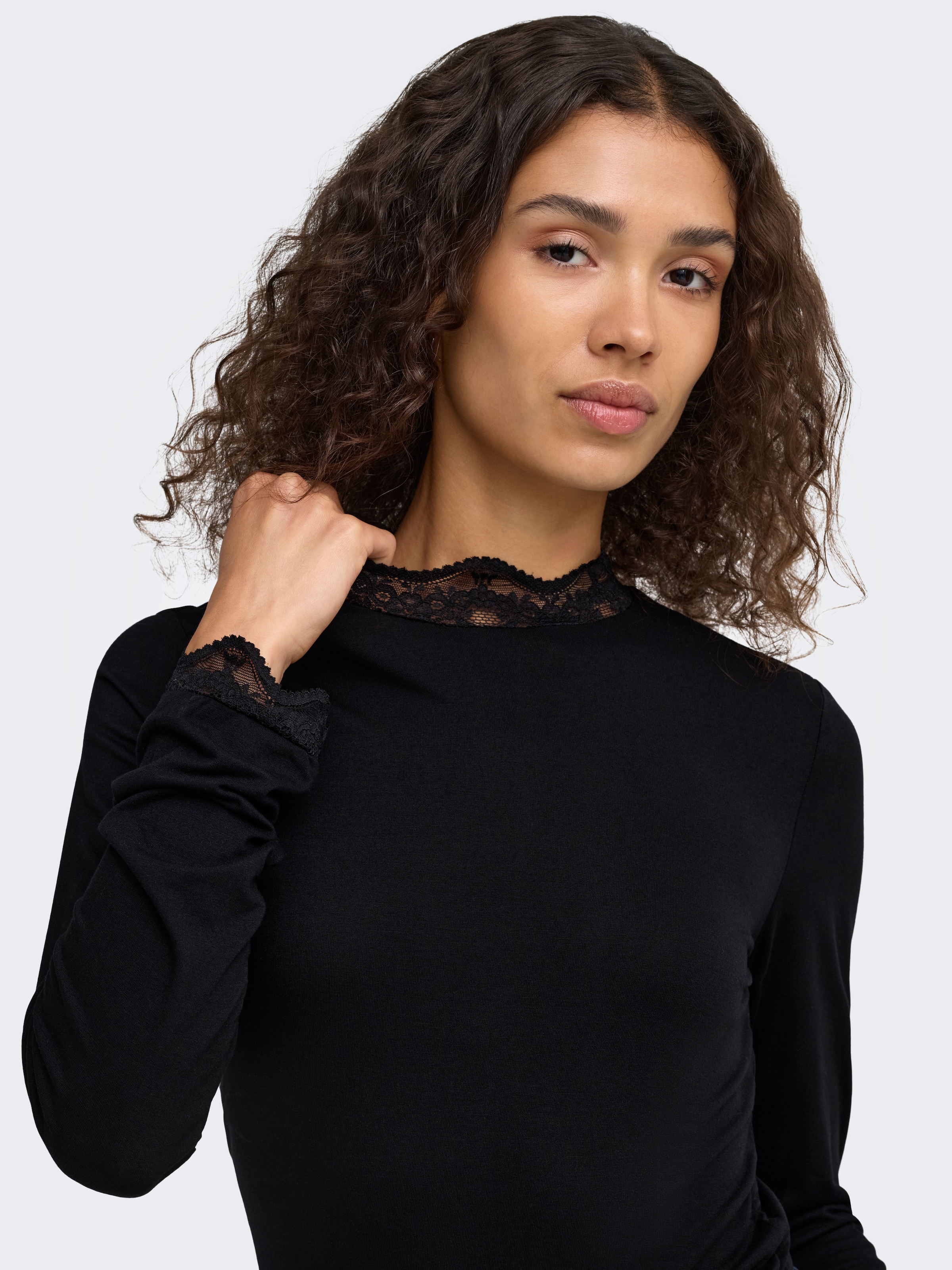 ONLY Langarmshirt »ONLLIV L/S TOP WITH LACE DETAILS CS JRS« Viskosemischung, regular fit