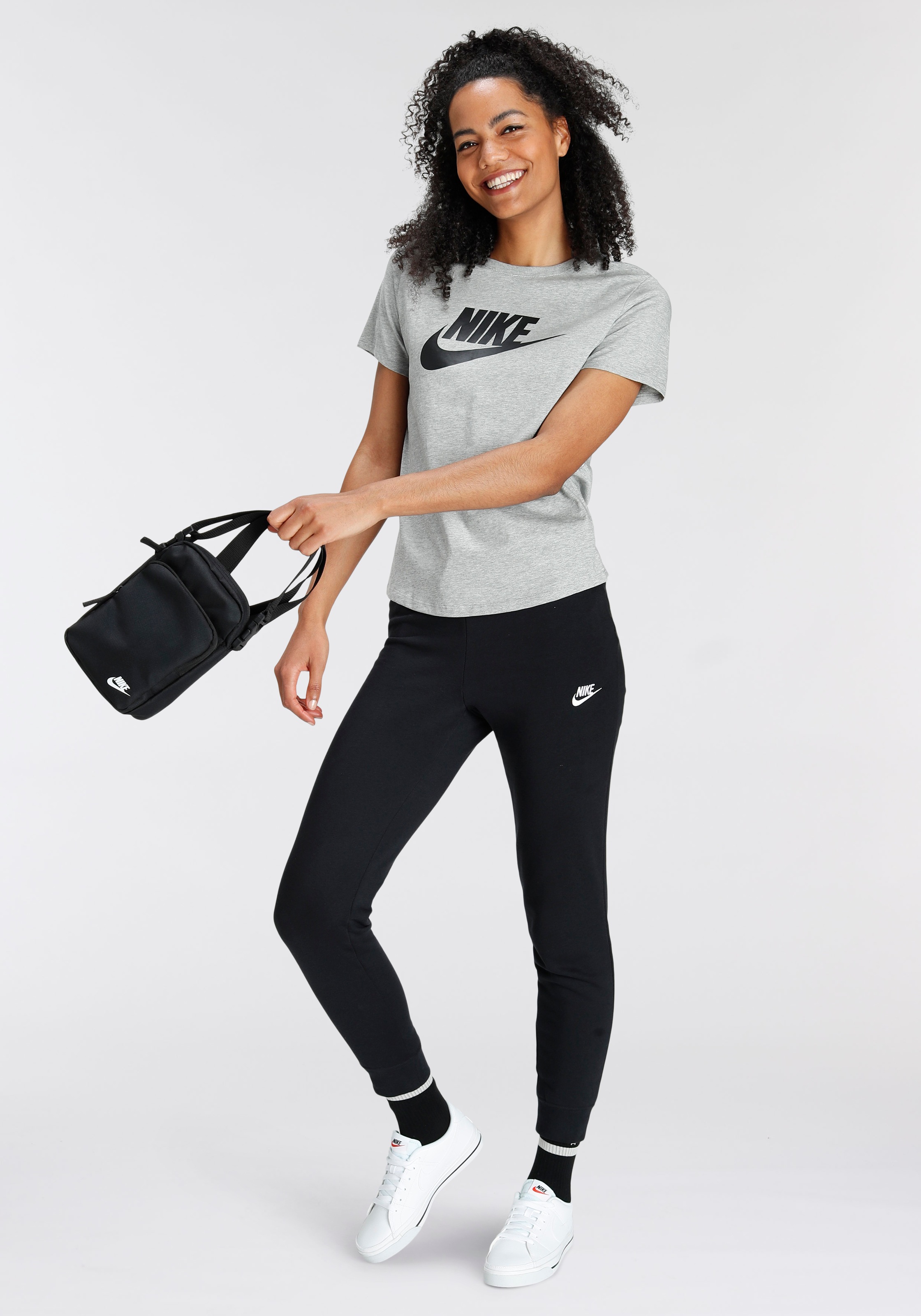 ♕ Nike Sportswear WOMEN\'S LOGO T-SHIRT« »ESSENTIALS versandkostenfrei T-Shirt kaufen