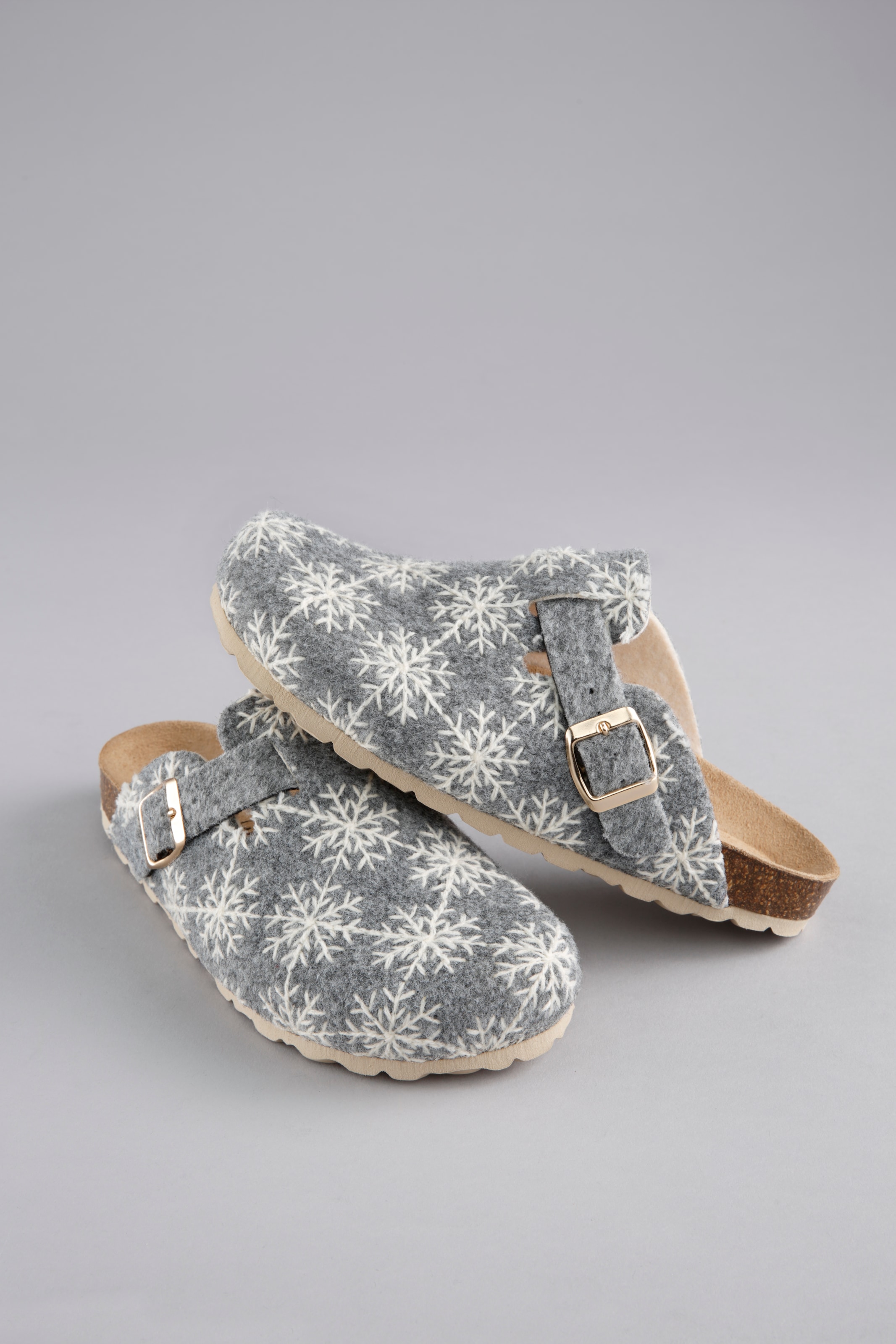 Image of Aniston SHOES Clog Clog, Hausschuh, Homeslipper, verstellbare Schnalle