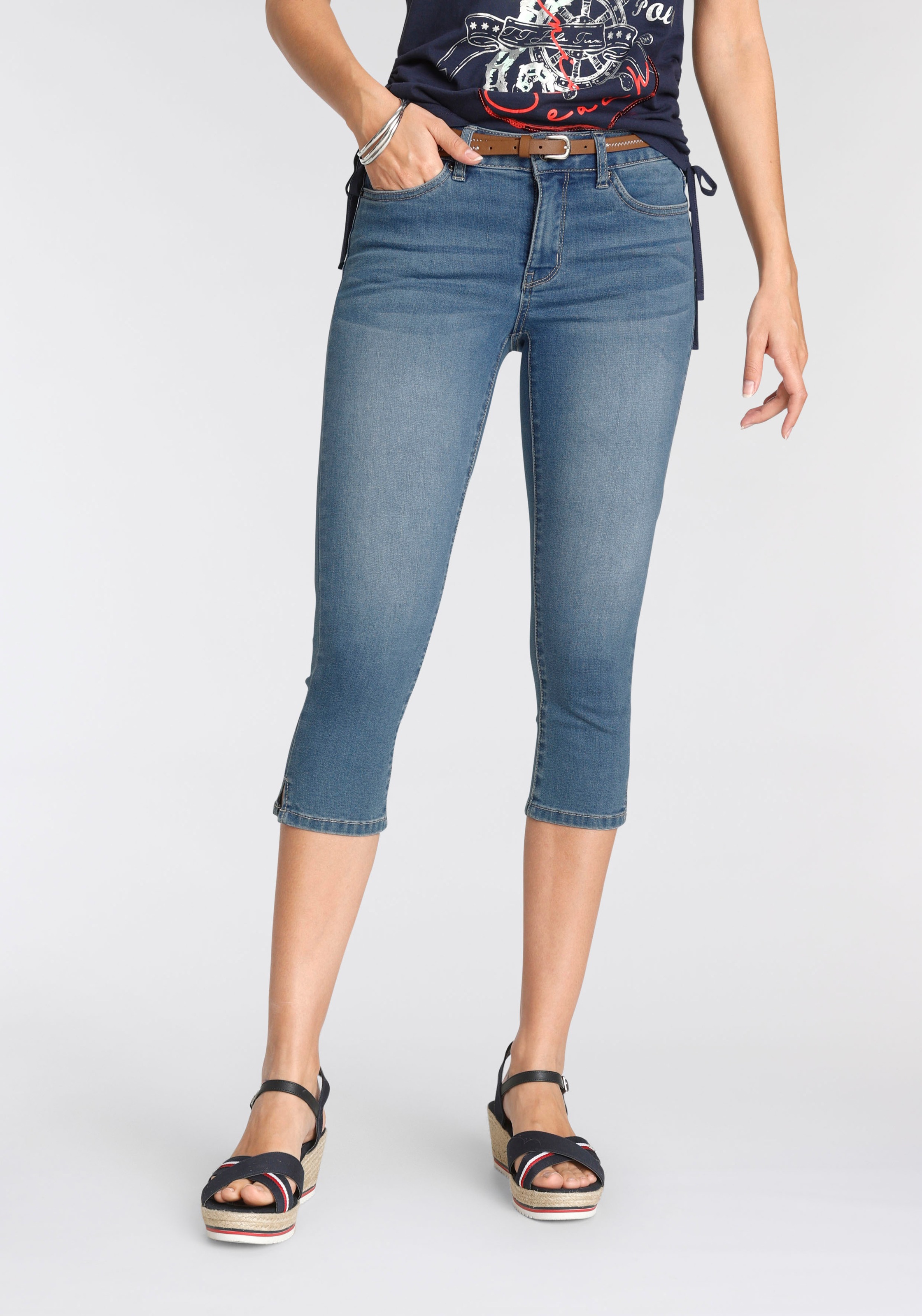 Image of TOM TAILOR Polo Team Caprijeans, (2 tlg., mit Gürtel), mit seitlichen Schlitzen und inkl. Gürtel bei Ackermann Versand Schweiz