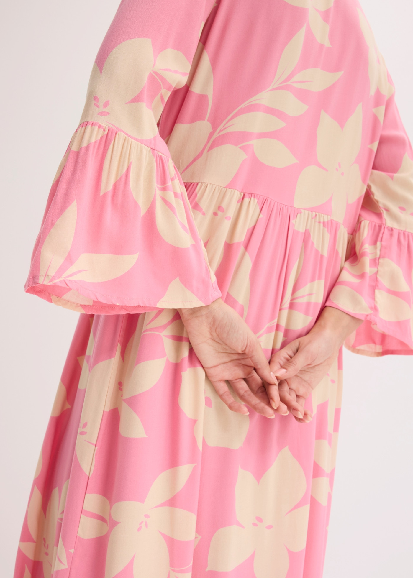 bonprix Maxikleid »Maxikleid aus fliessender Viskose« für modischen Auftritt, aus Viskose, A-Linie, 3/4-Ärmel