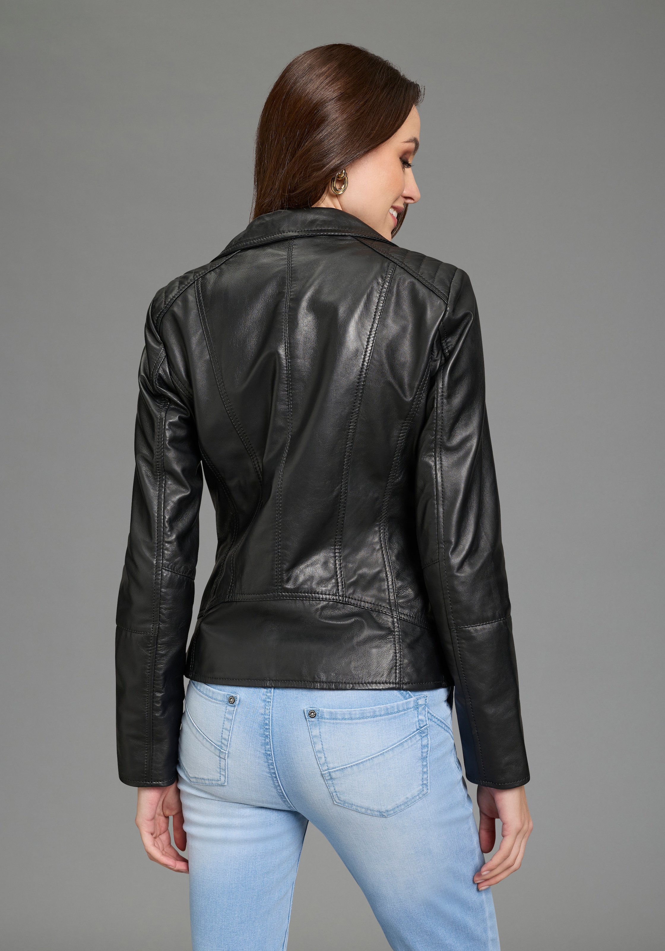 Bruno Banani Lederjacke figurenbetont, mit Reissverschluss, mit Reverskragen, für Casualmode