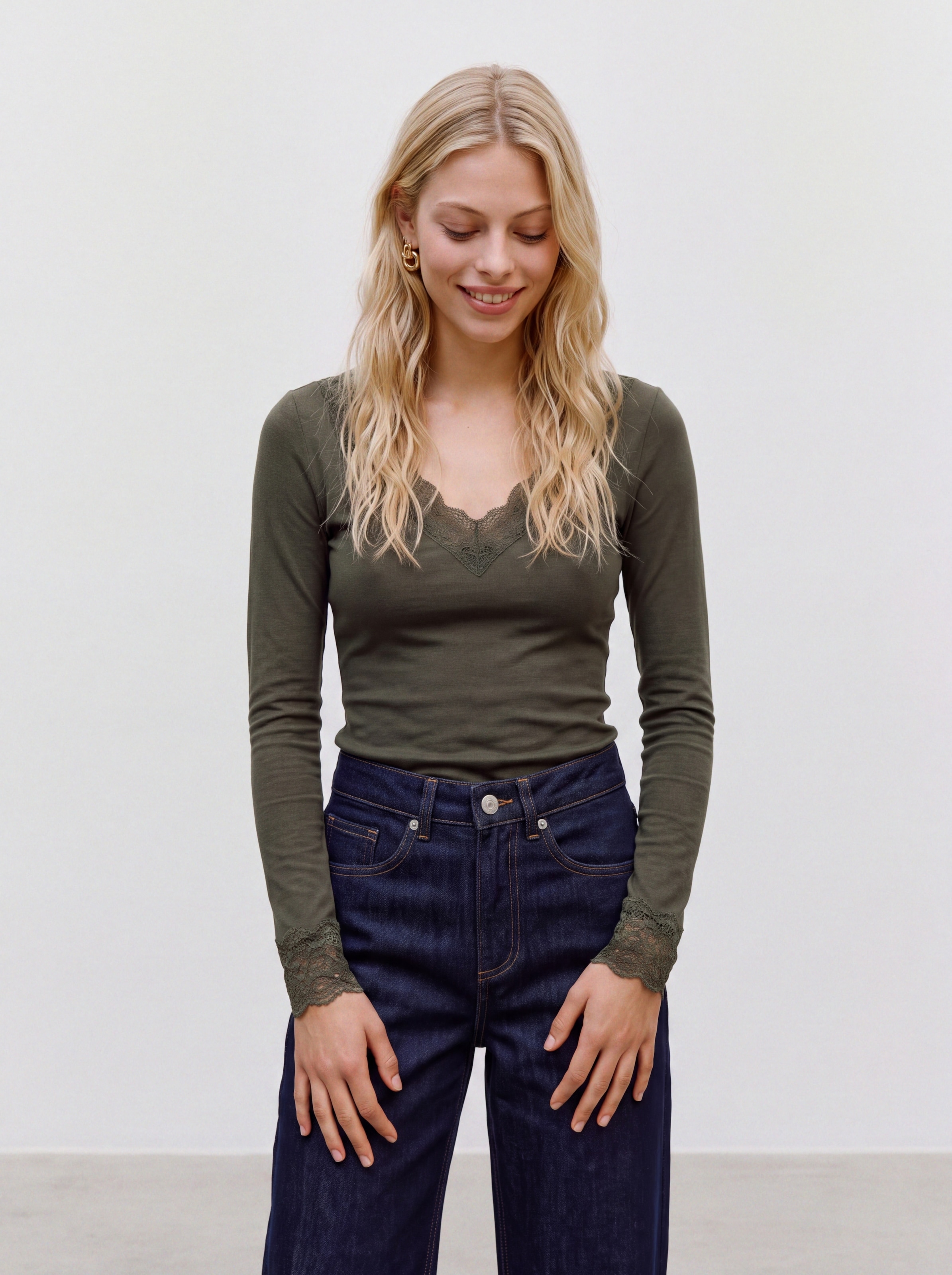 Image of Vero Moda Langarmshirt "VMSKYE LS V-NECK LACE TOP JRS NOOS" Materialmix, mit Wolle und Stretch, slim fit