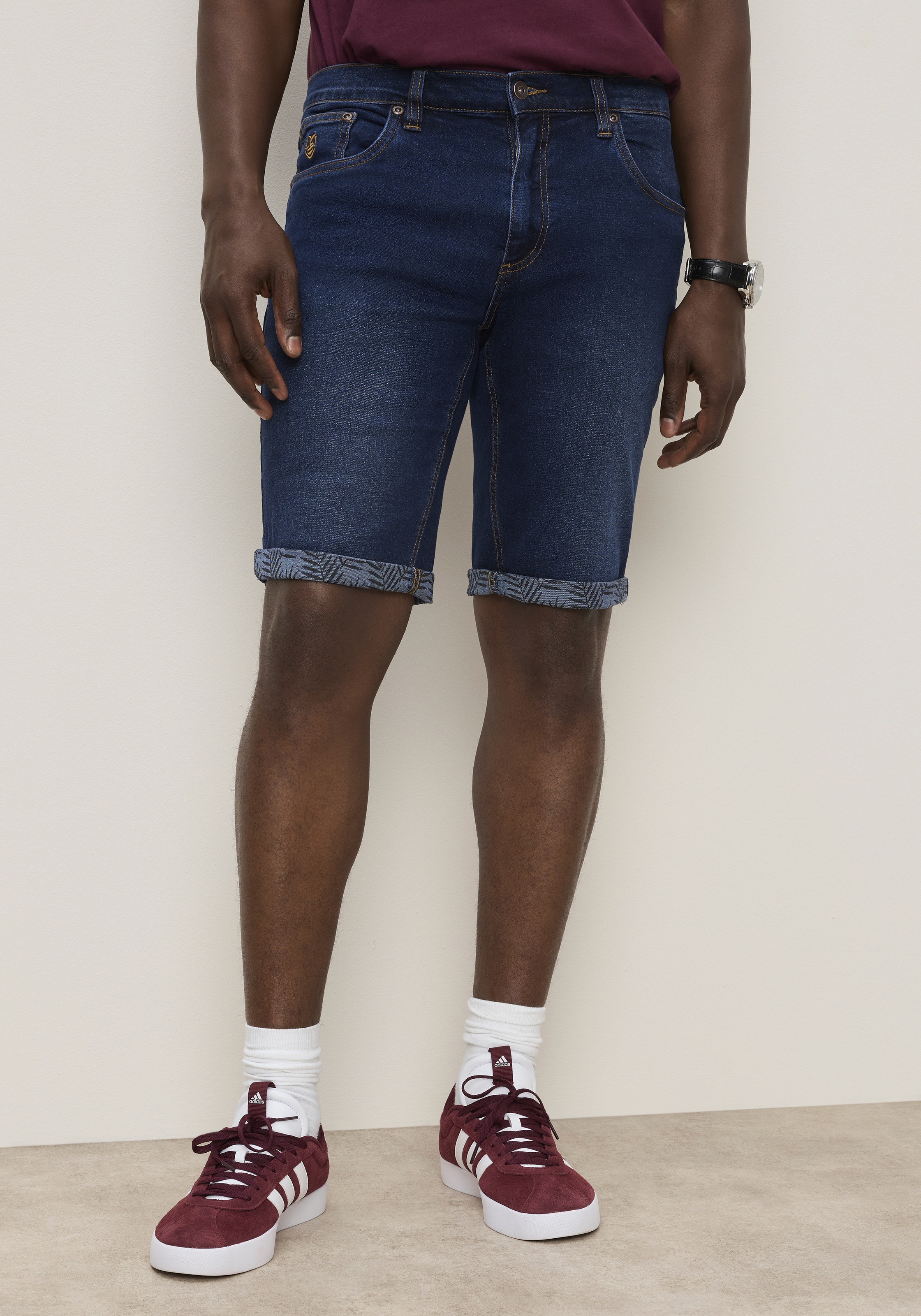 Image of DELMAO Jeansshorts gerade geschnittene Beine, Regular-Fit, kniefreie Länge