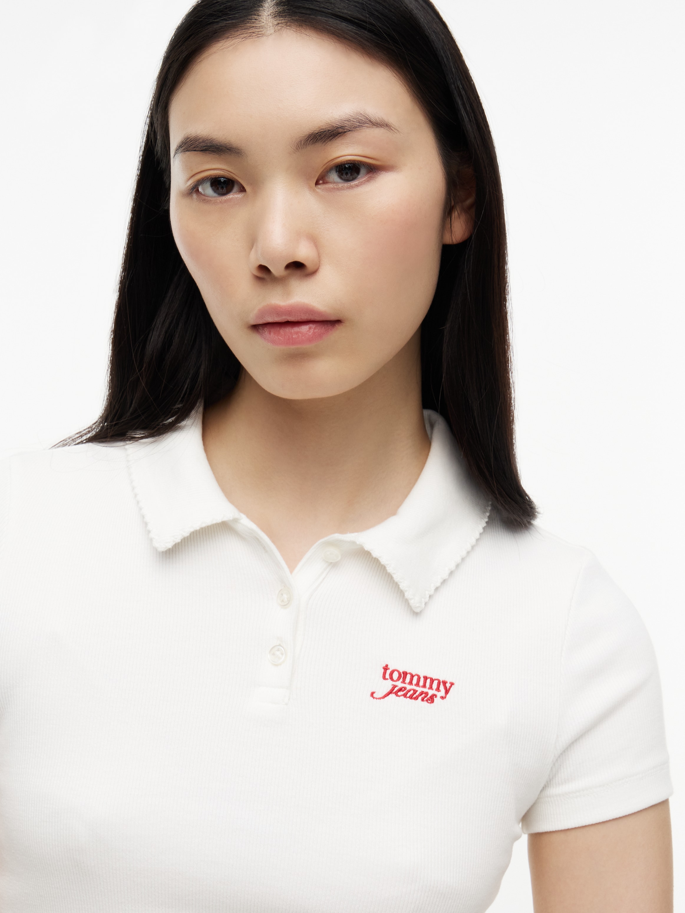 Tommy Jeans Poloshirt »TJW SLIM RIB SCRIPT POLO« Baumwollmischung, slim fit, figurbetont, in gerippter Struktur