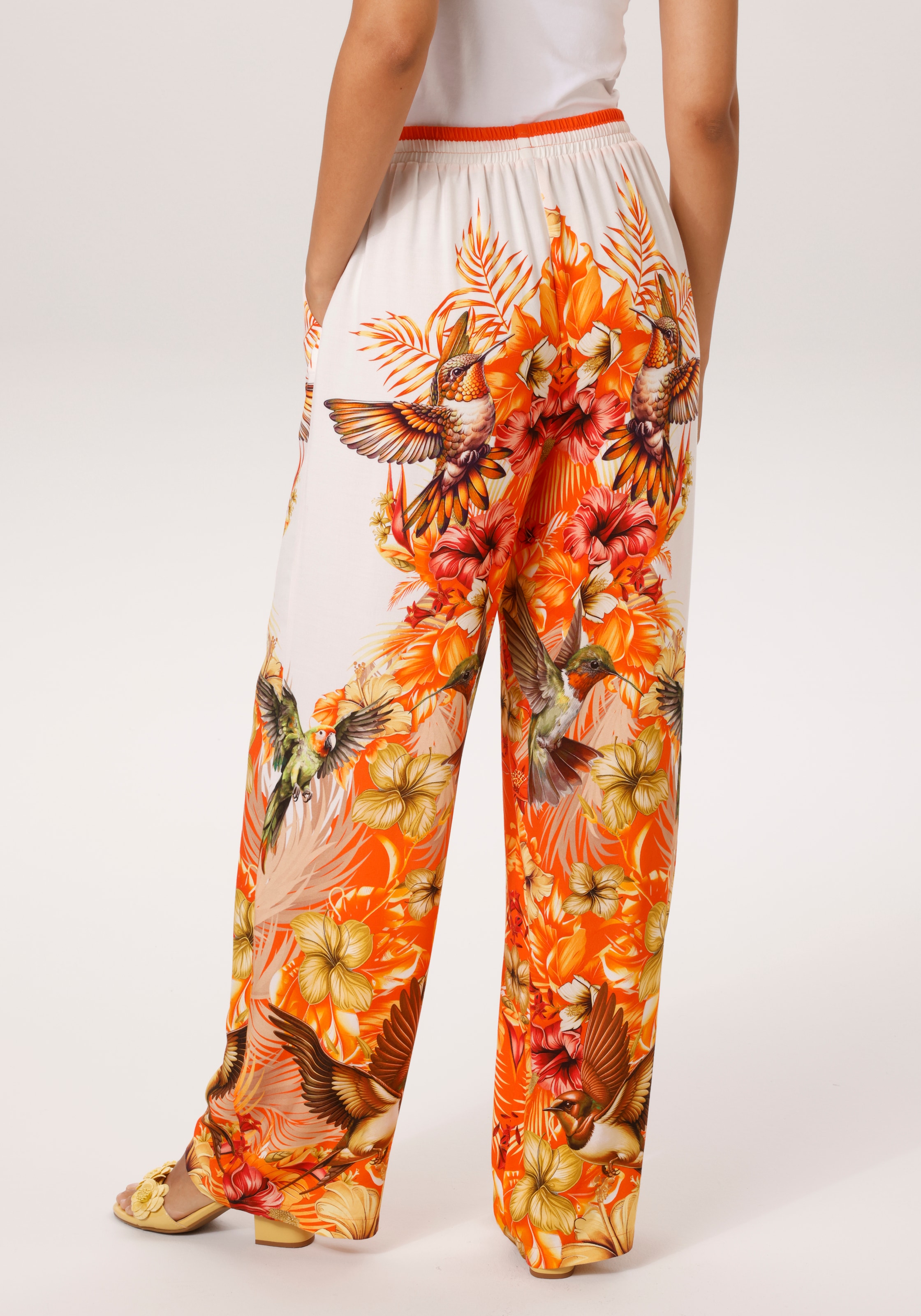 Aniston CASUAL Pantalon à enfiler  mit tropischen Vögeln, Blüten und Blättern bedruckt - NEUE KOLLEKTION