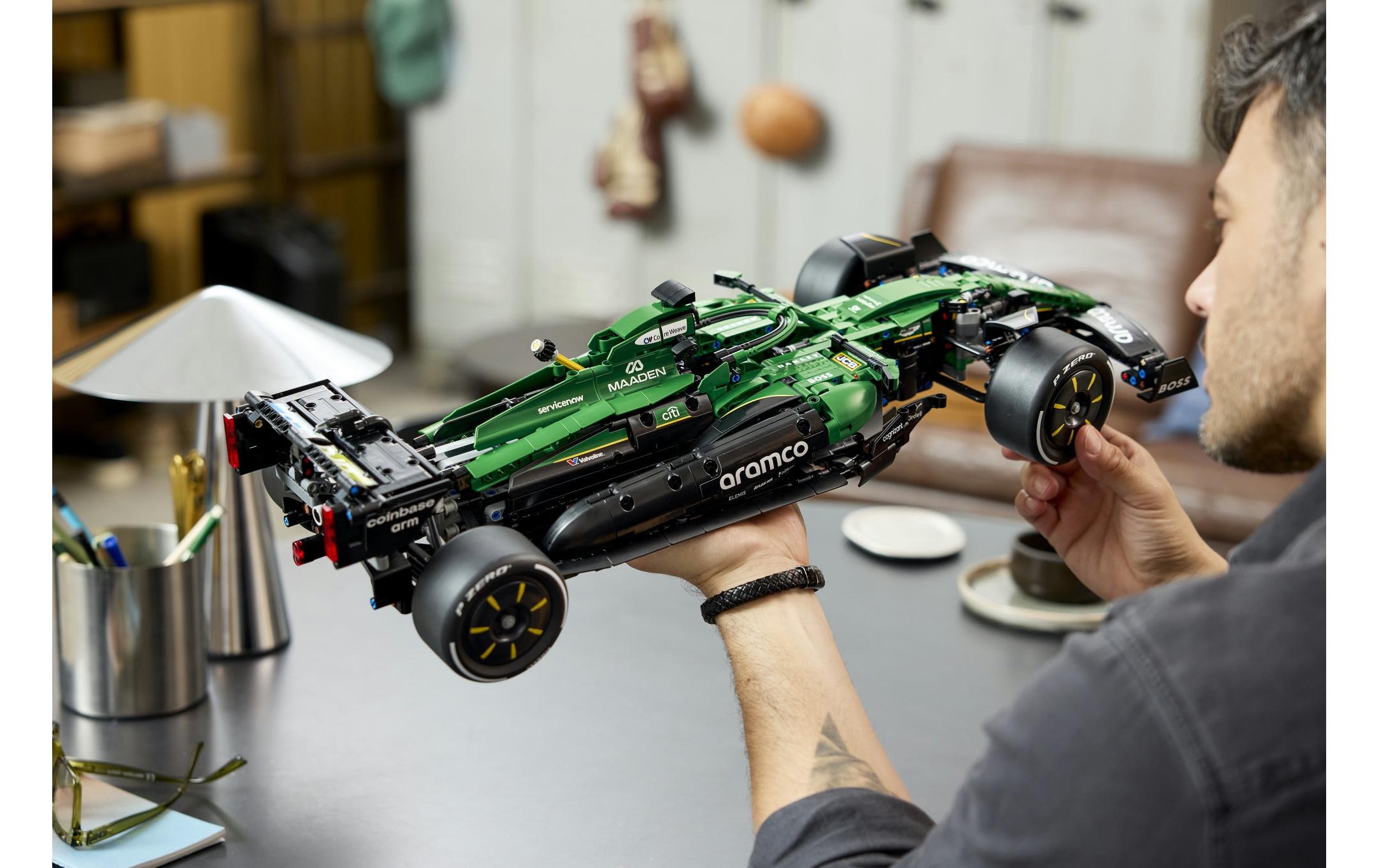 LEGO® Pions de construction »Aston Martin Aramco AMR25 F1 Auto (42240), LEGO Technic« fabriqué en Europe