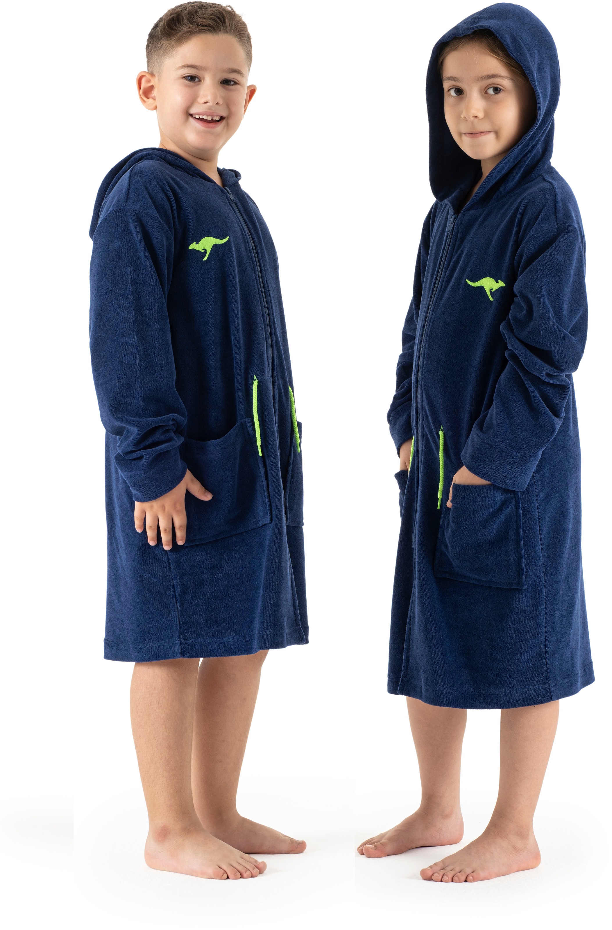 Image of KangaROOS Kinderbademantel "Kira, Ideal für Zuhause, Schwimmbad oder im Urlaub" 1 Stk. modernen, sportliches Design, leuchtenden Akzenten