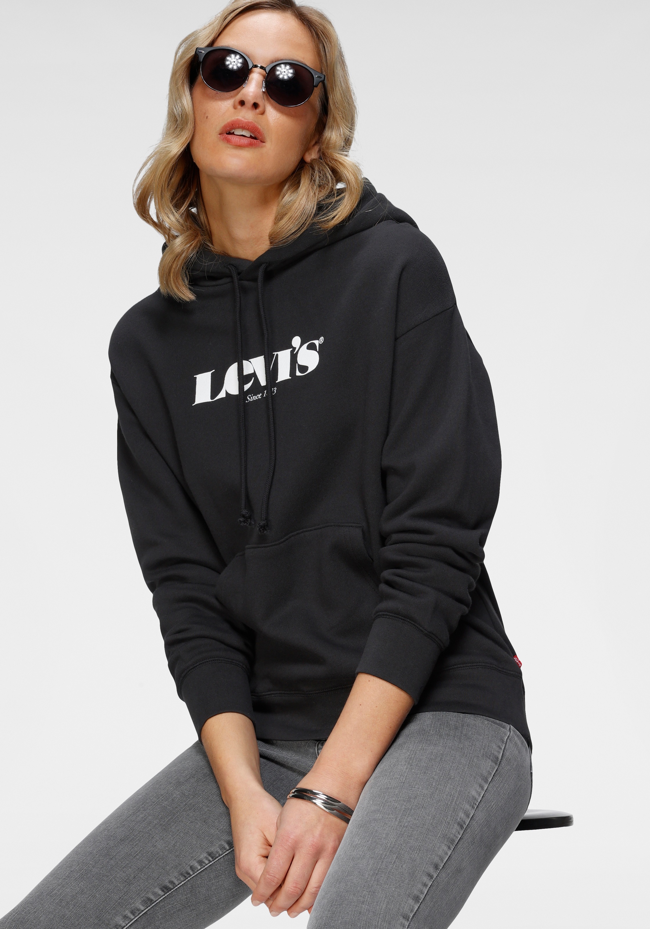 Image of Levi's® Hoodie »Graphic Standard«, mit aufgesetztem Logoprint auf der Vorderseite bei Ackermann Versand Schweiz