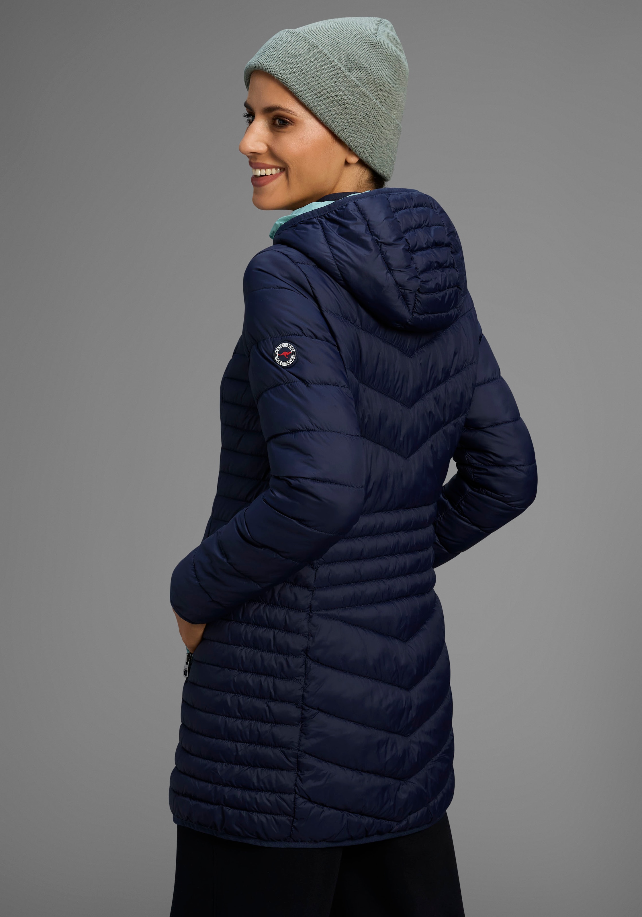 KangaROOS Steppjacke mit Kapuze für den Übergang,  aus leichtem Webmaterial,  figurbetonter Schnitt