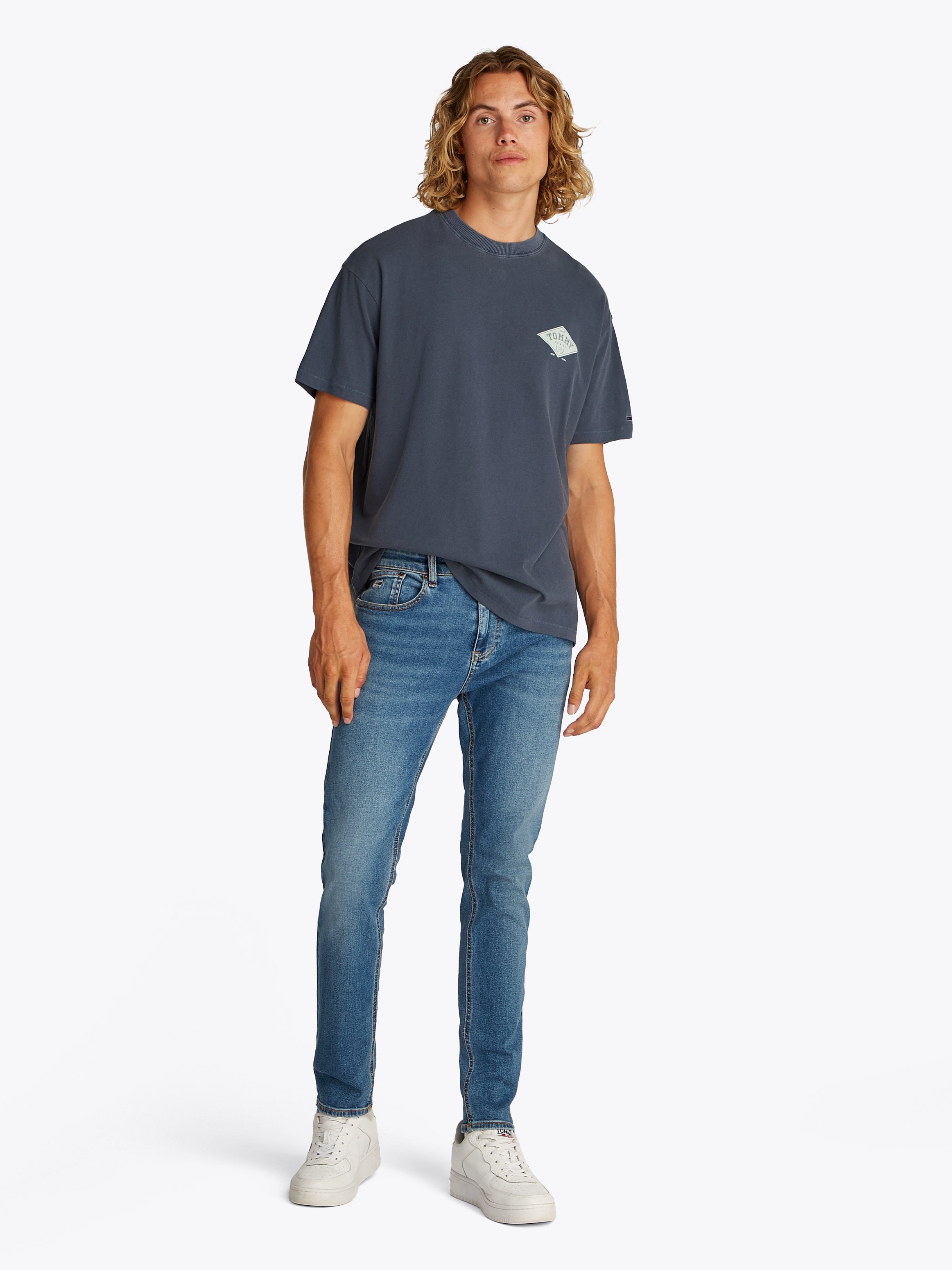 Tommy Jeans T-Shirt »TJM RLX VARSITY GRAPHICS TEE EXT«, mit grossem Rückenprint