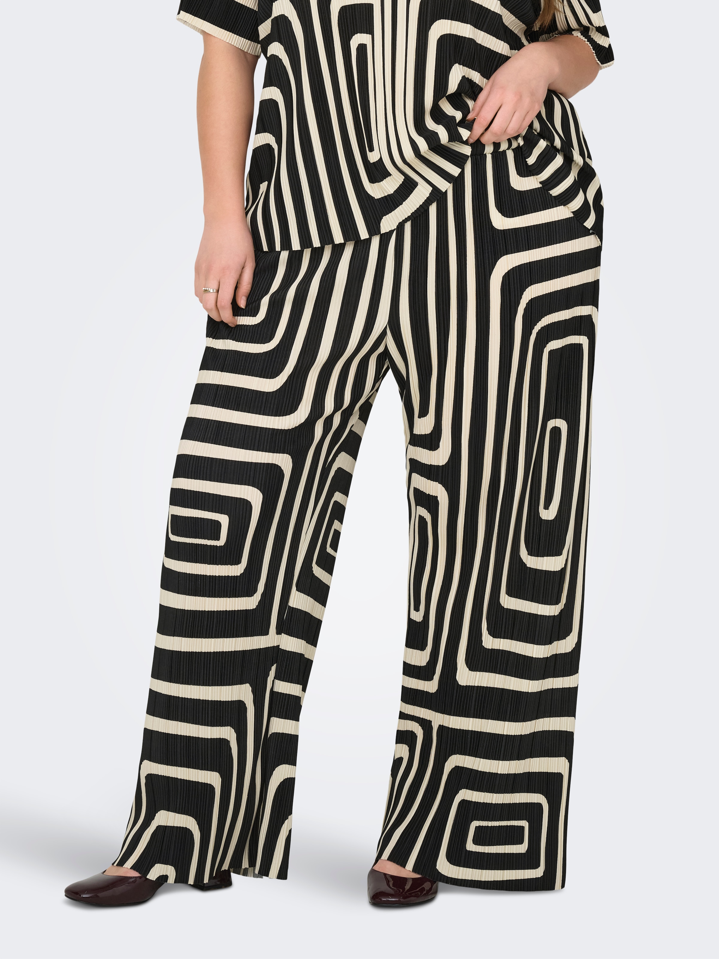Image of ONLY CARMAKOMA Schlupfhose "CARRAVENNA PLISSE AOP PANT JRS NOOS"