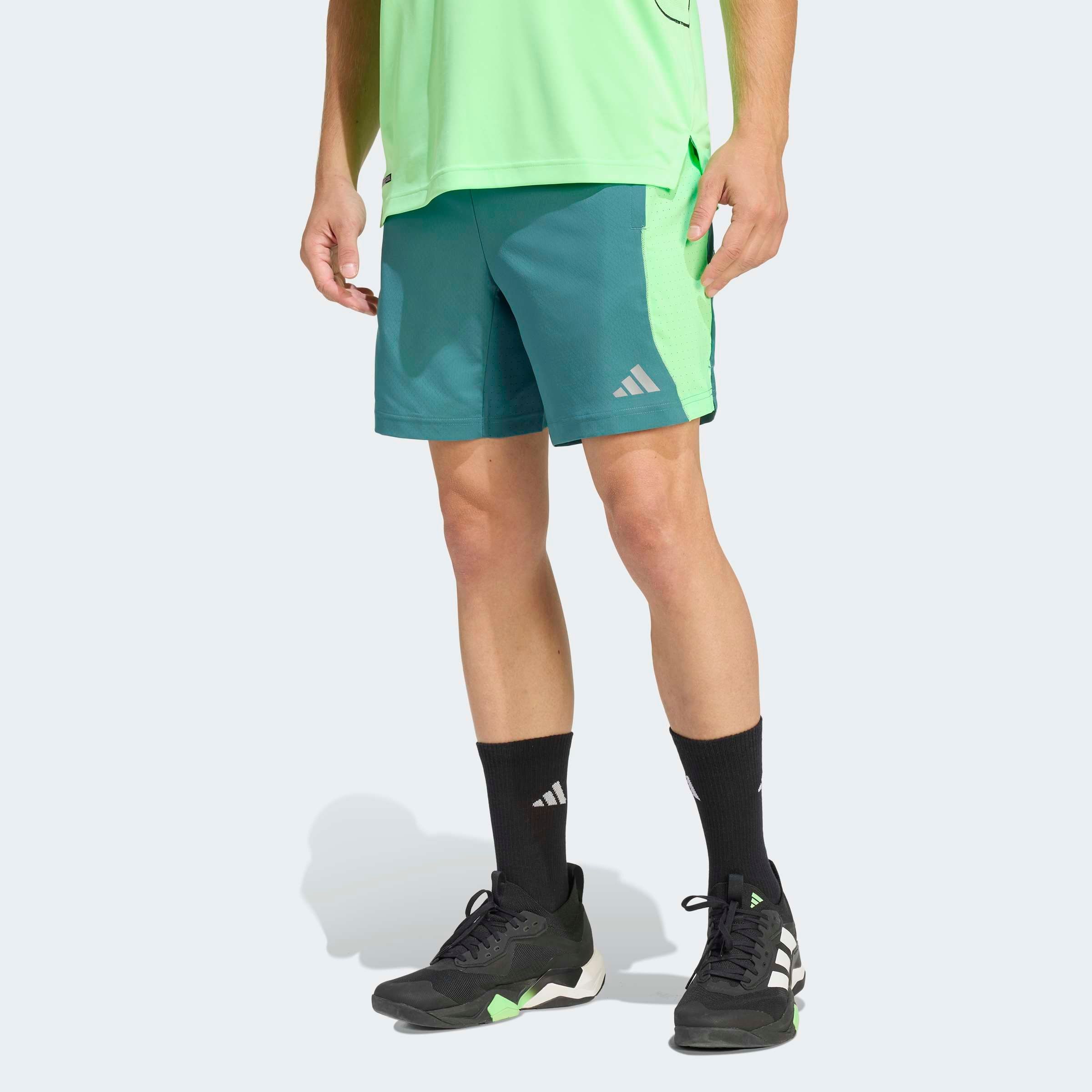 Image of adidas Performance Shorts "TECH APPAREL CLIMACOOL" für Fitnessstudio und Joggen, leichtes und atmungsaktives Material