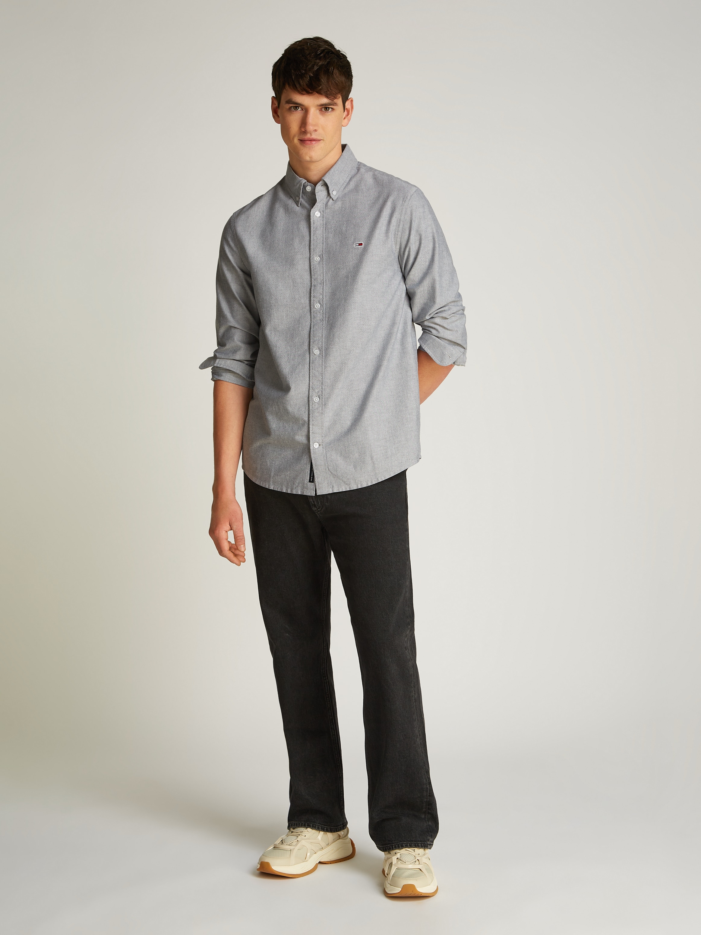 Tommy Jeans Langarmhemd »TJM REG OXFORD SHIRT EXT«, mit Logostickerei