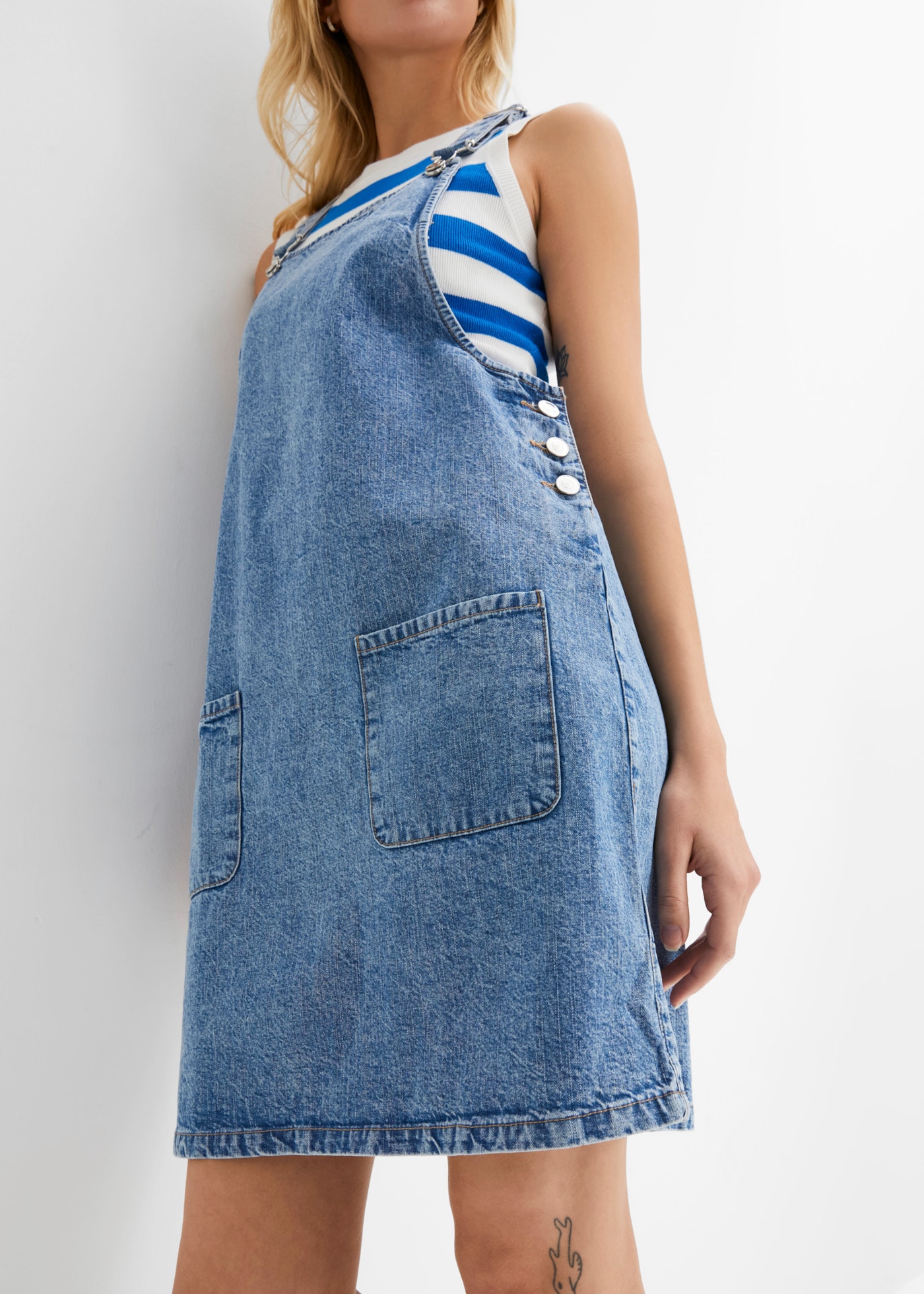 bonprix Robe en jean A-Linien-Passform, aus Baumwolle, mit zwei aufgesetzten Taschen