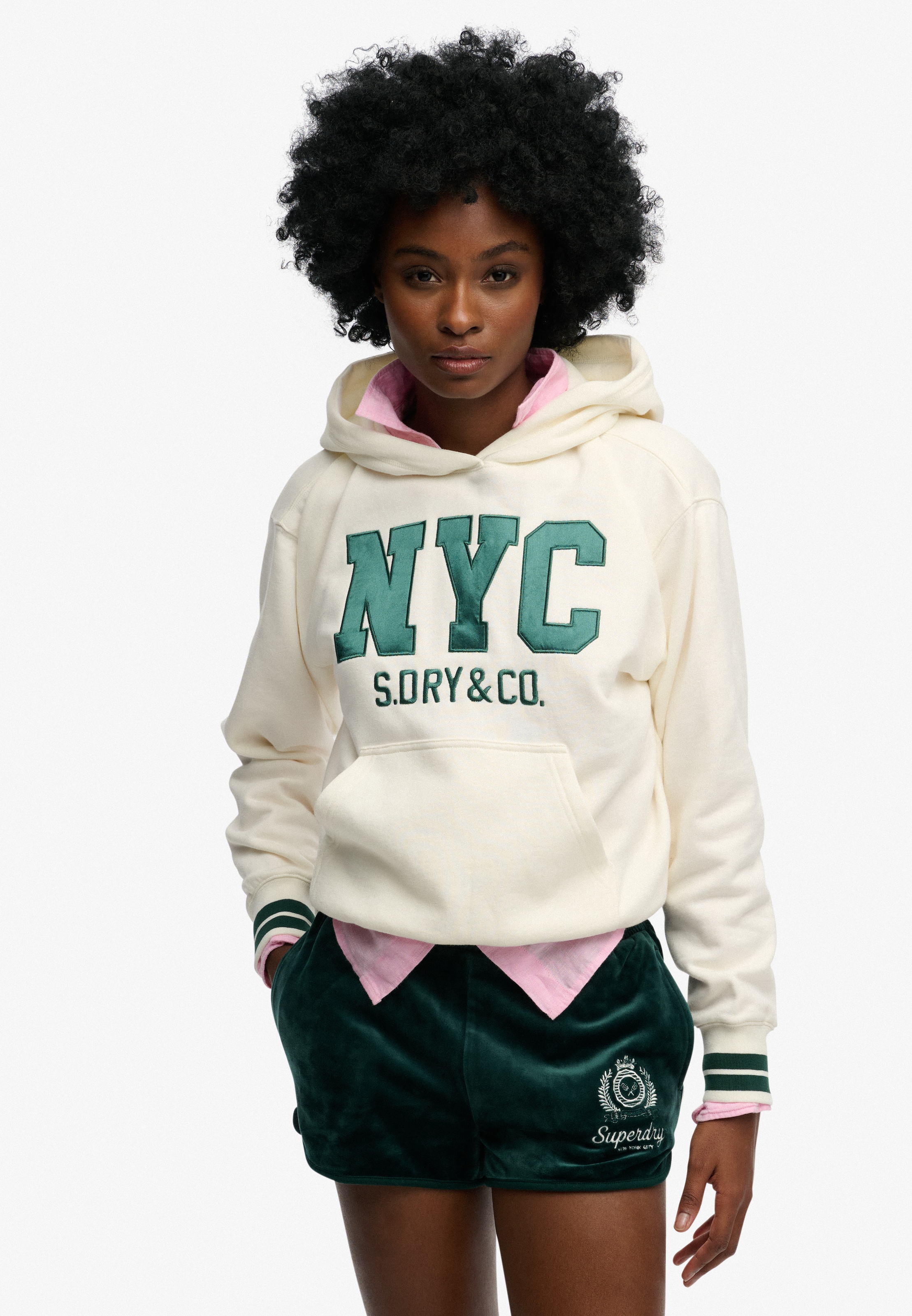 Superdry Kapuzensweatshirt »COUNTRY CLUB VARSITY HOOD«, besondere Stickerei in glänzender Optik
