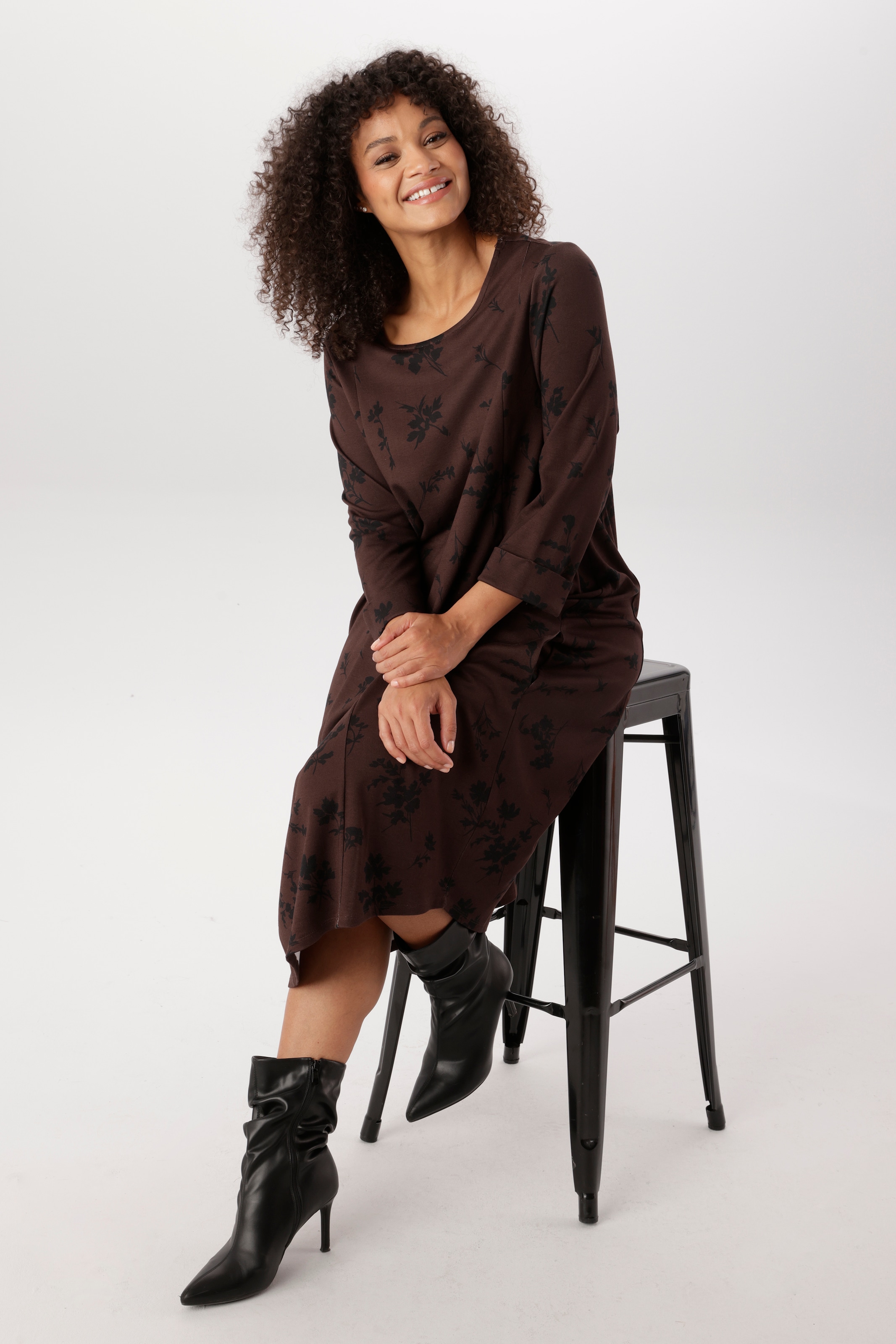 Aniston PLUS Robe en jersey imprimé de fleurs discrètes - NOUVELLE COLLECTION