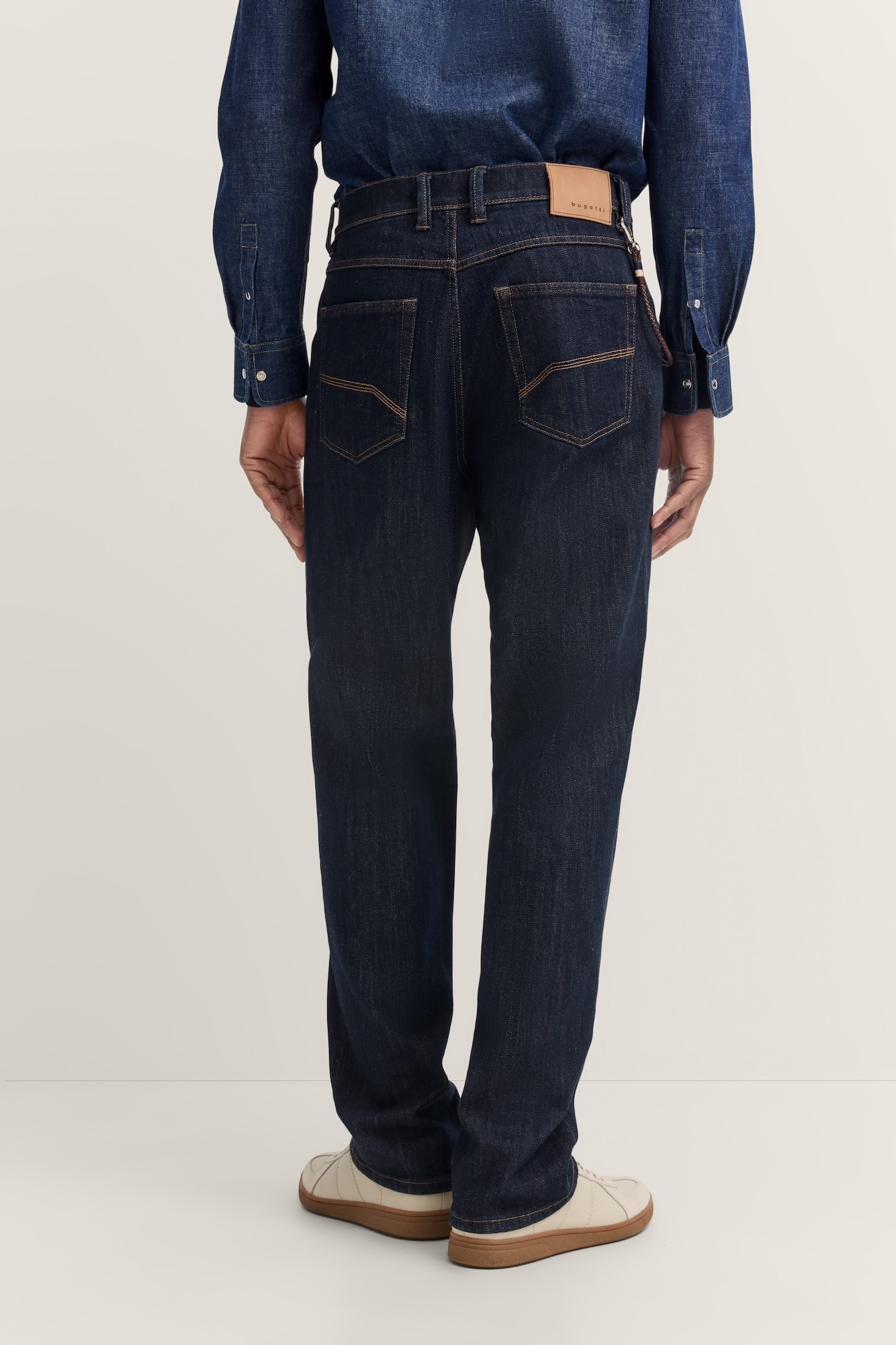 bugatti 5-Pocket-Jeans »Loose Fit« aus Luxury Raw Denim mit Stretch