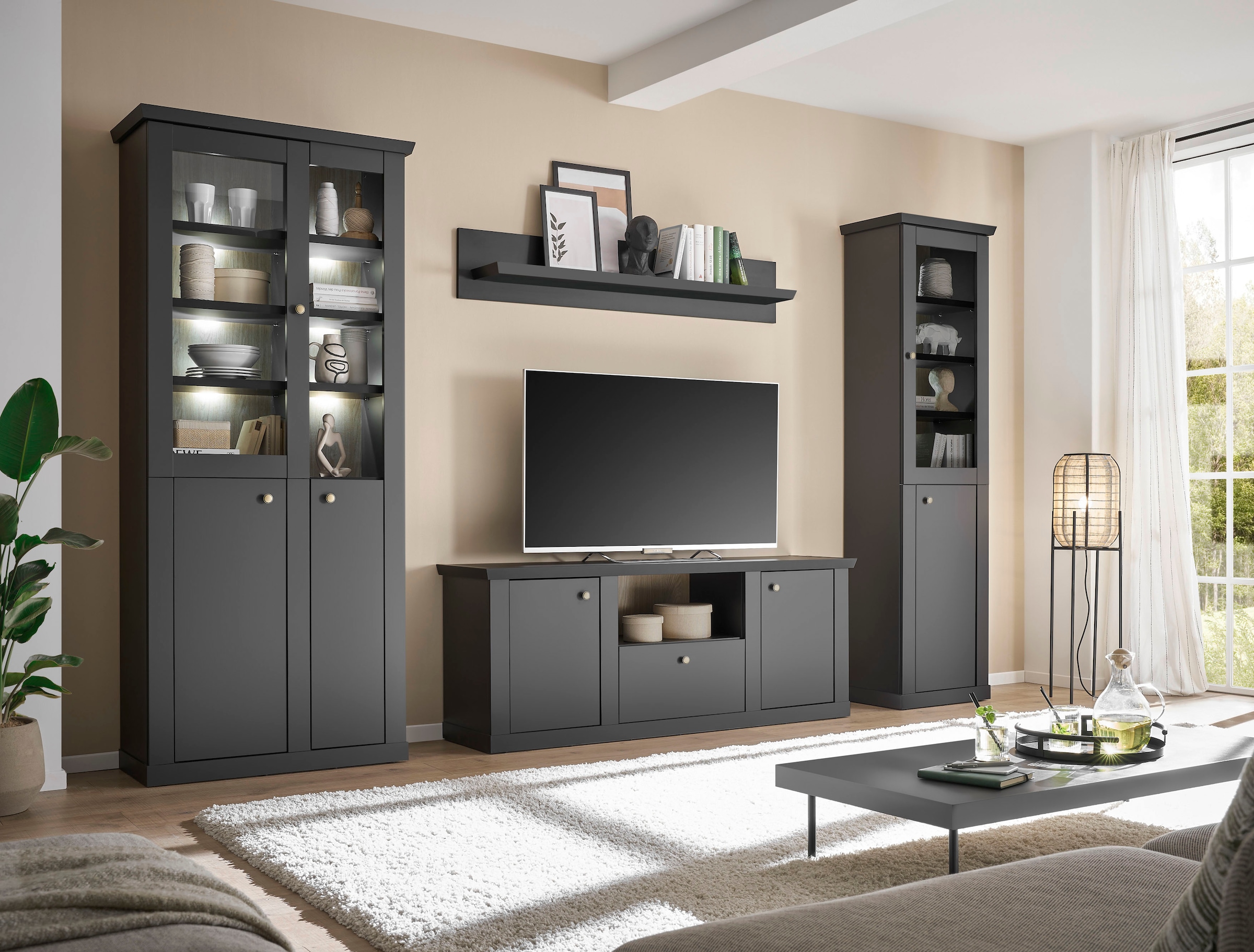 Home affaire Lowboard »Lincoln, moderner TV-Schrank, schwarze Kommode, TV-Unterschrank« edles Design, messingfarbene Knopfgriffe, in 2 Grössen verfügbar