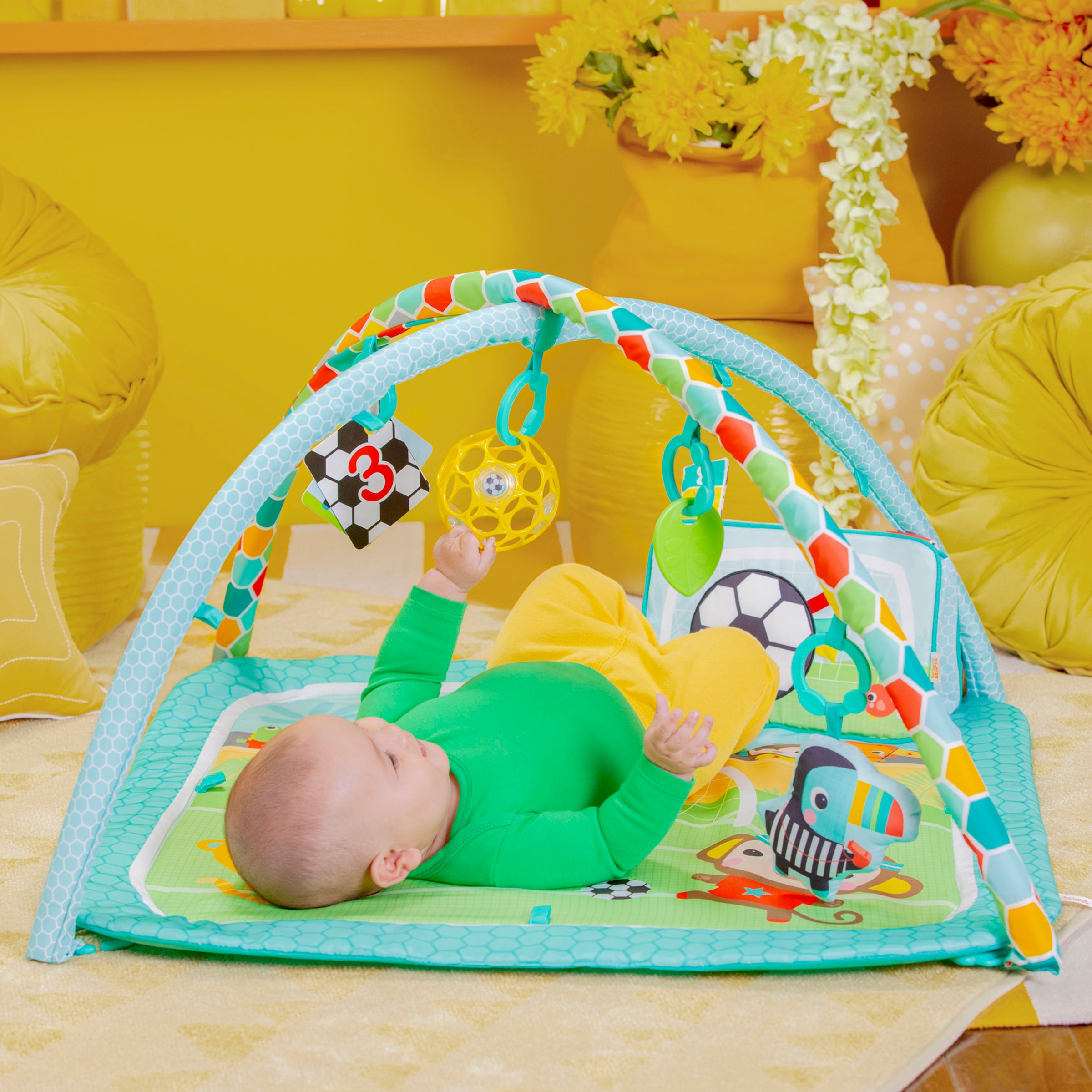 Bright Starts Arche de jeu »Grip & Kick Activity Gym« mit Licht- und Soundeffekt