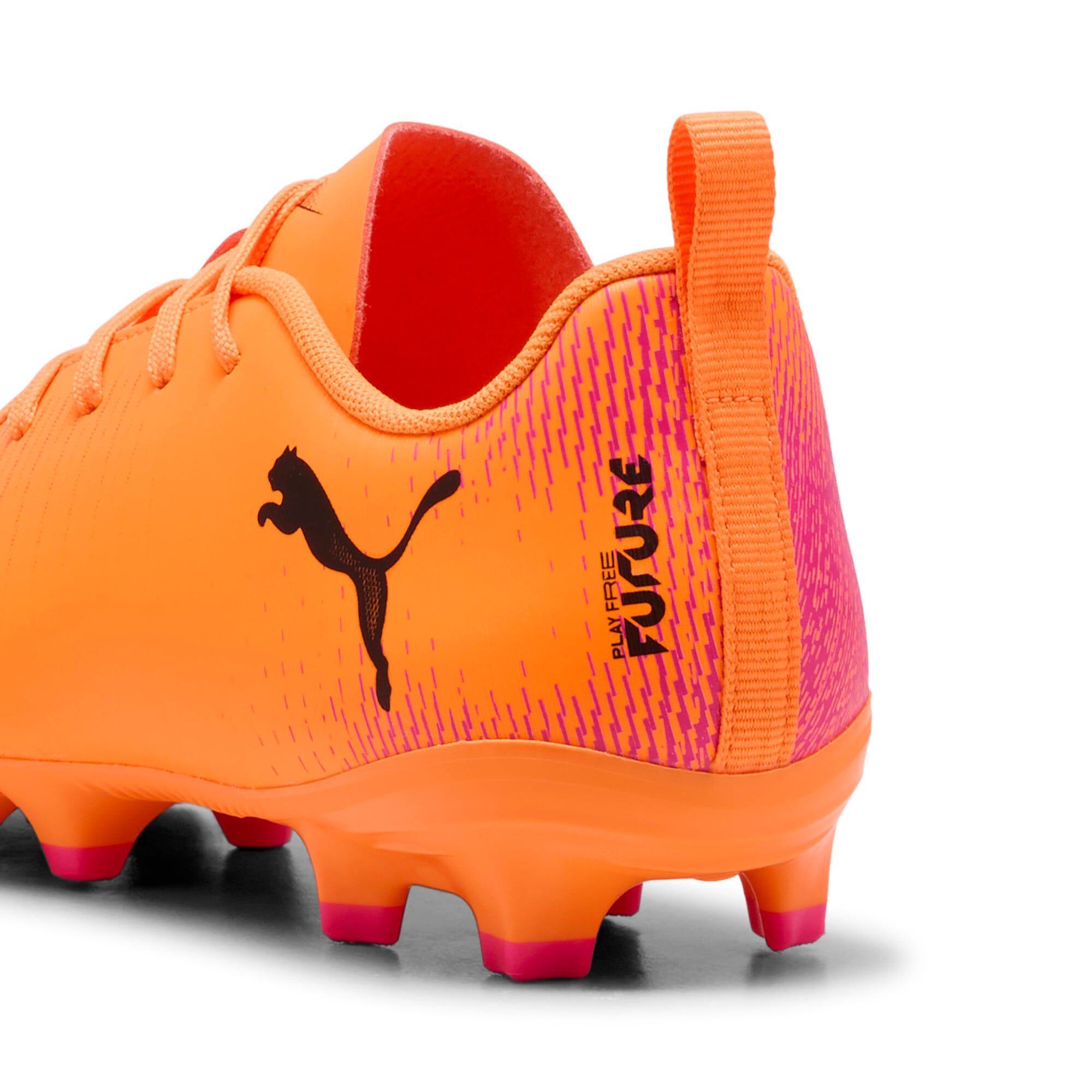 PUMA Chaussure de football »FUTURE 8 PLAY FG/AG JR«  pour terrains en gazon et gazon synthétique, pour adolescents