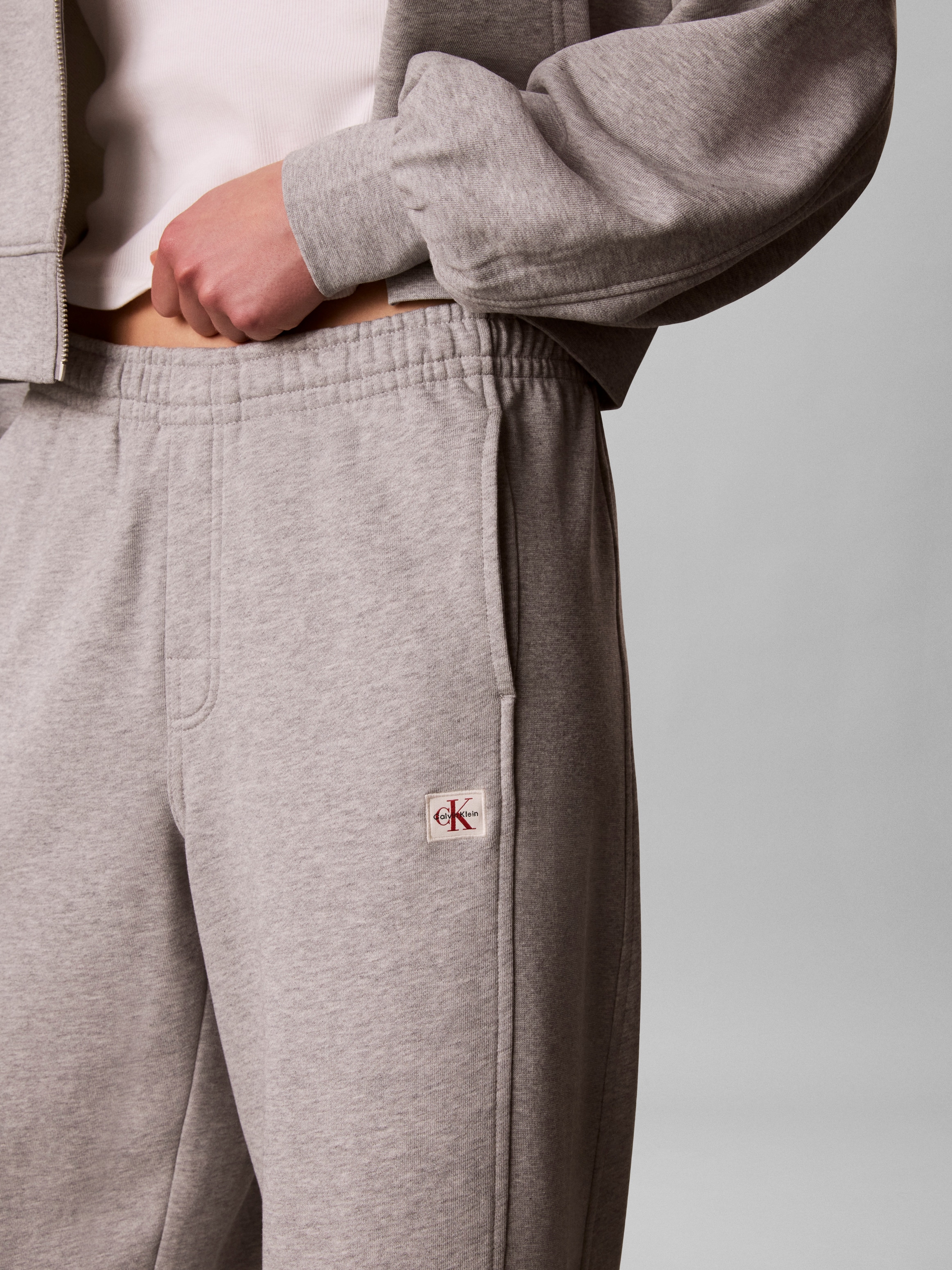 Calvin Klein Jeans Pantalon sweat »A- FRENCH TERRY BADGE LOGO PANT«  mit weitem Bein