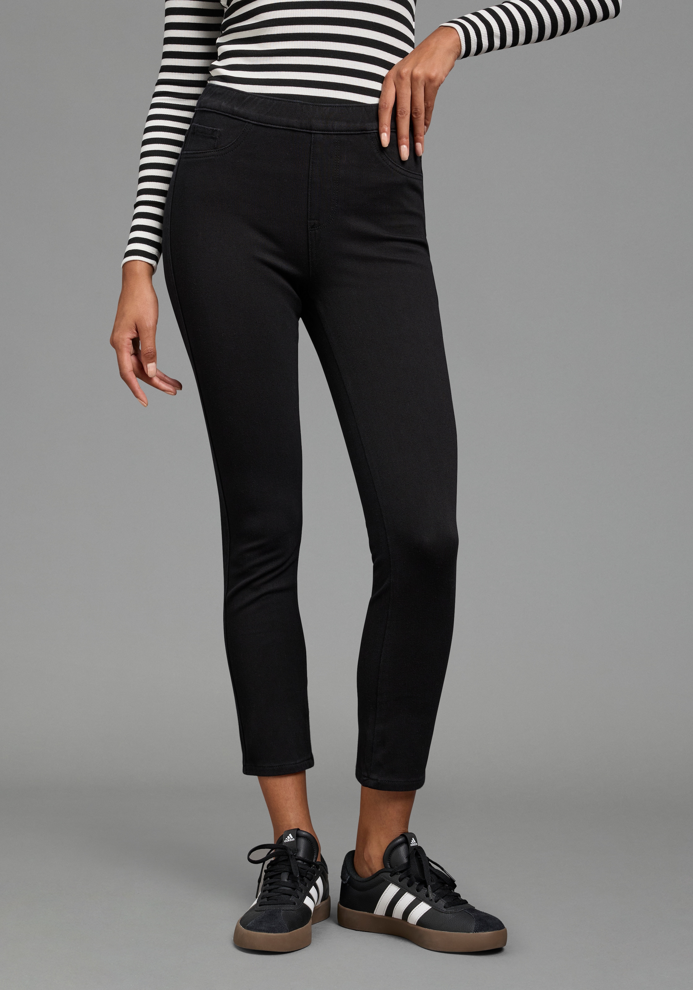 Arizona Jeansjeggings "im 4 Way Stretch, Quer- und Längselastisch, 7/8" extra-enger Skinny-Fit, normale Leibhöhe, 7/8-Länge