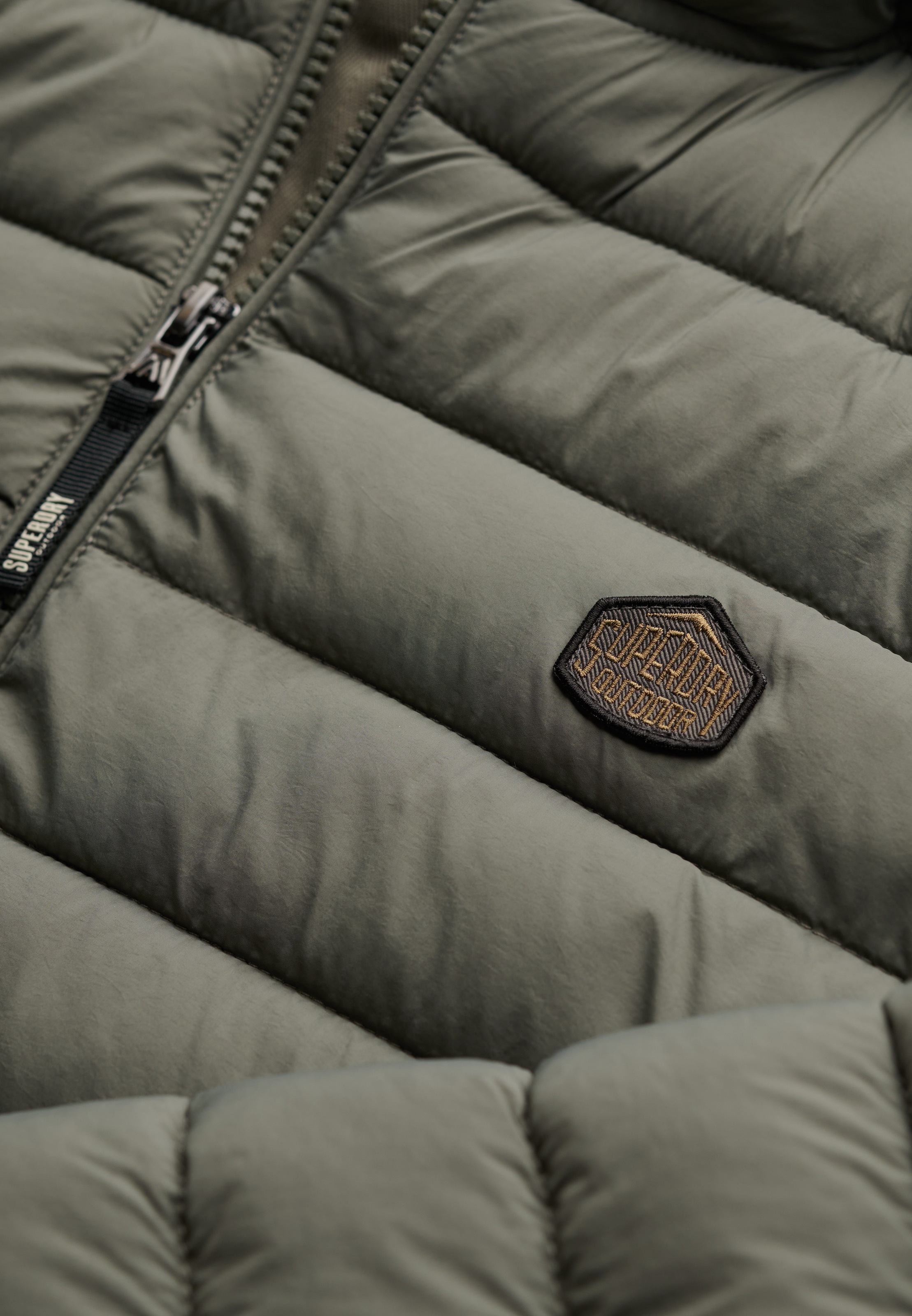 Superdry Steppjacke »Hooded Fuji Lite Jacket« mit Kapuze slim fit Form, mit Kapuze