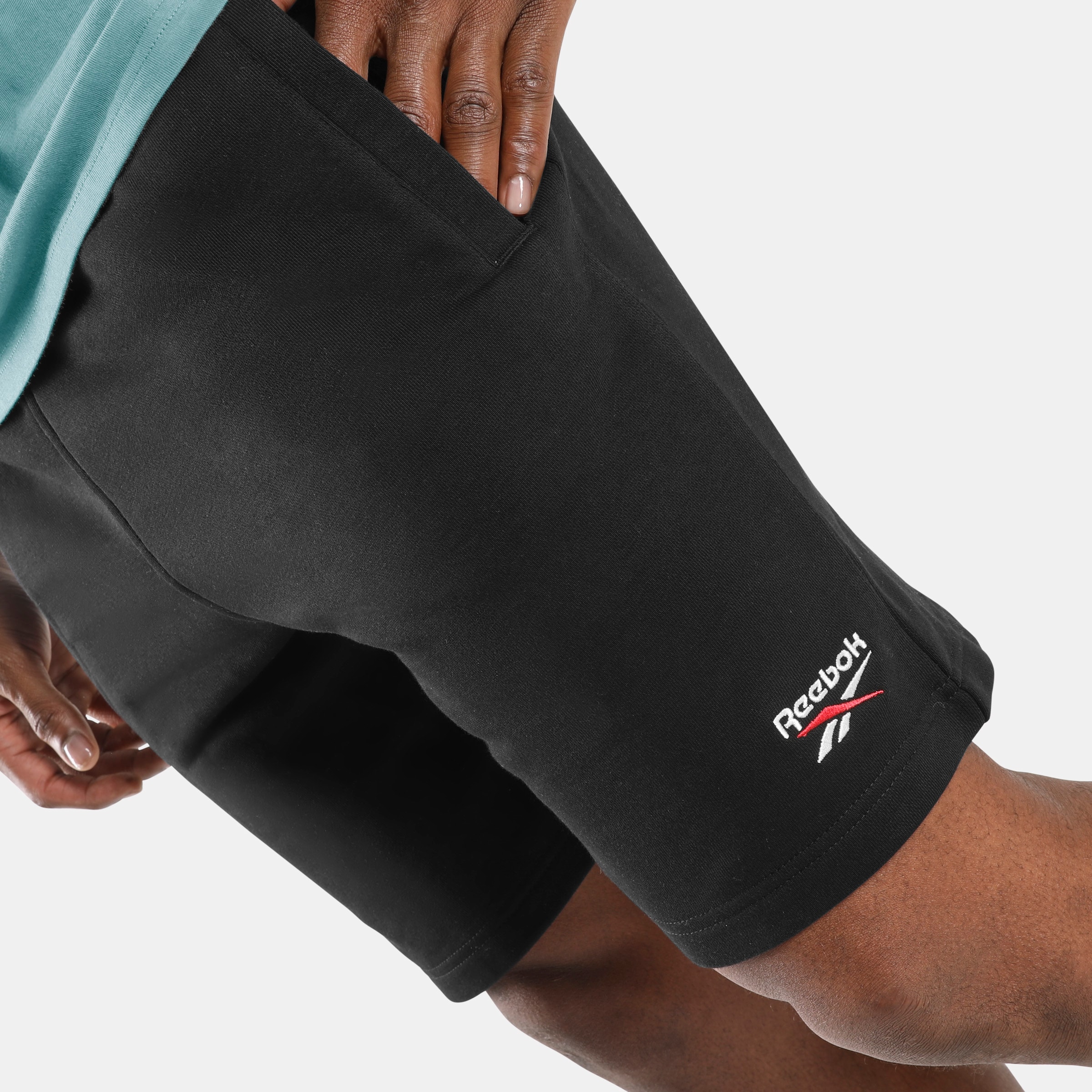 Reebok Sweatshorts »ID 2-COLOUR LOGO FRENCH TERRY 7" SHORT«  coupe sportive, en coton et polyester