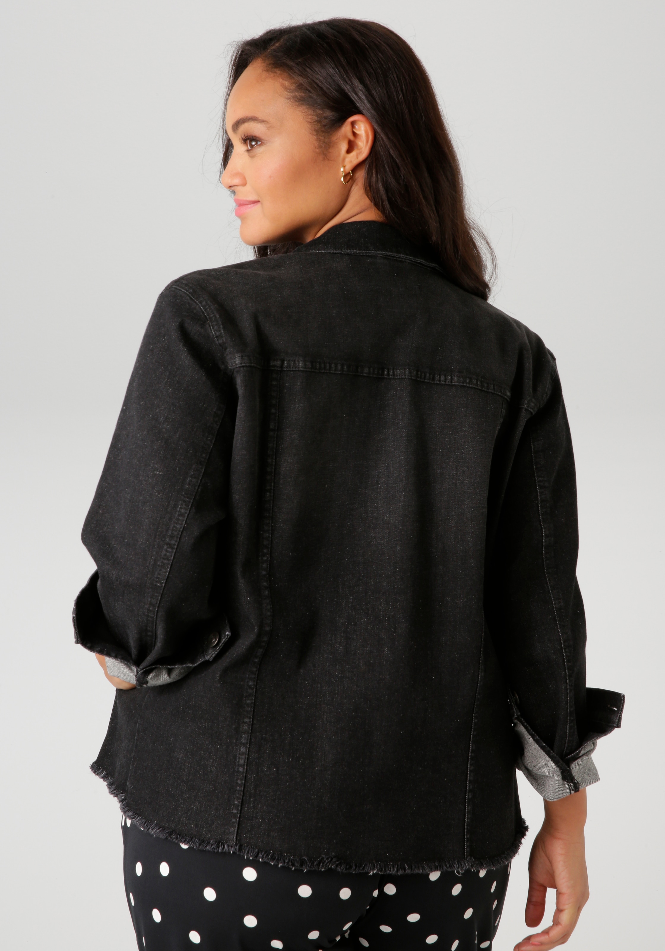 Aniston PLUS Jeansjacke, mit ausgefranstem Saum