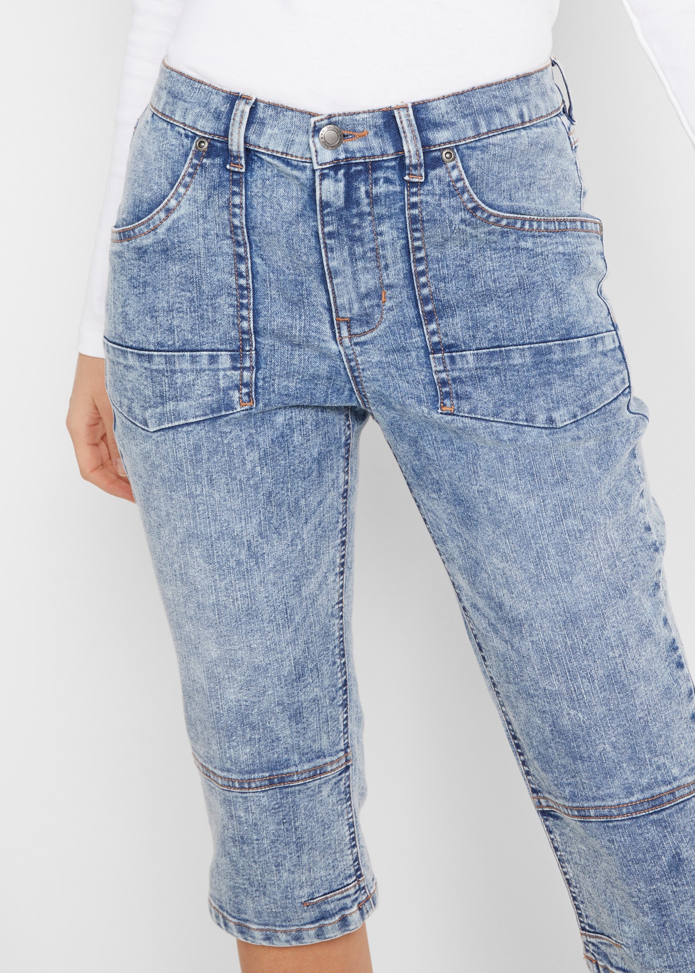 bonprix Jeans capri Regular Fit, aus Baumwollmischung, mit Knopf und Reissverschluss