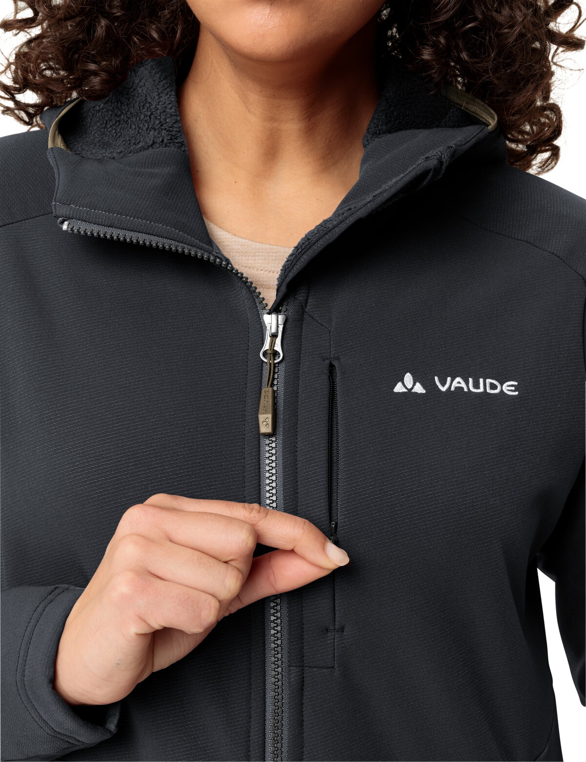 VAUDE Veste à capuche en polaire »WOMEN'S ELOPE STORMFLEECE HOODY« Style sportif, intérieur douillet et chaud, avec capuche