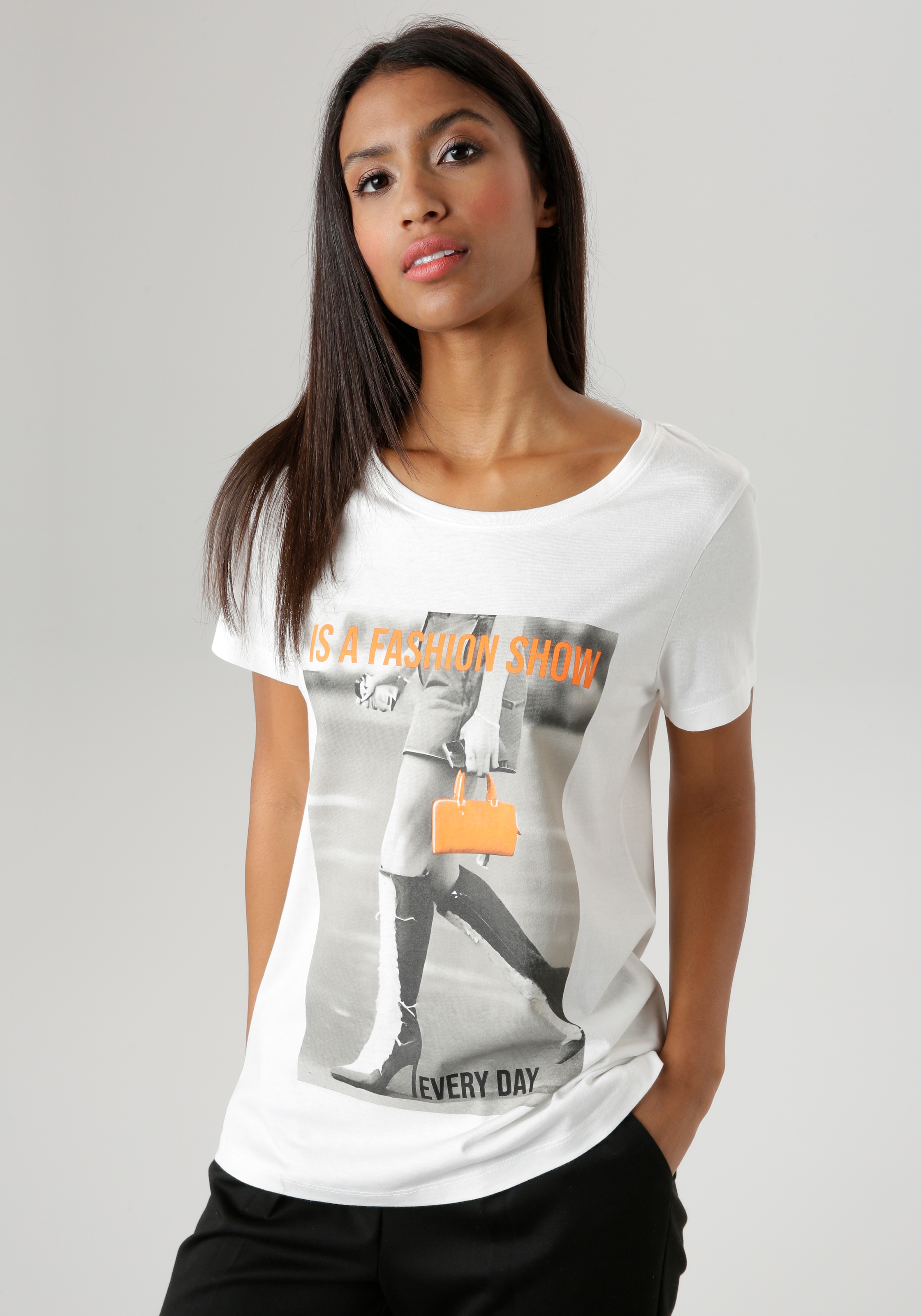 T-Shirt, mit topmodischem Print "every day is a fashion show"- NEUE KOLLEKTION