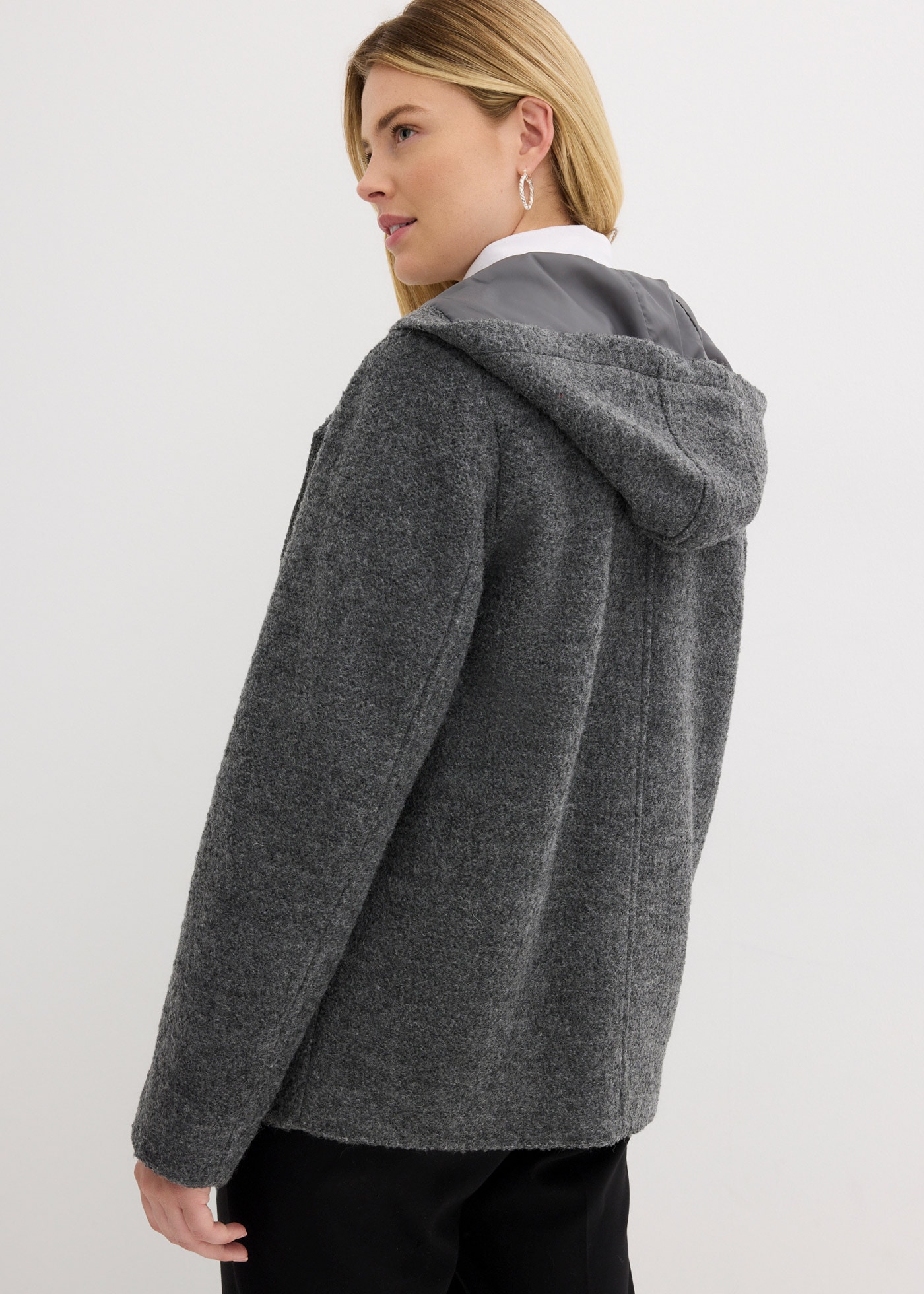 bonprix Cabanjacke mit Kapuze moderner Look, aus kuscheligem Bouclé-Material, mit Kapuze