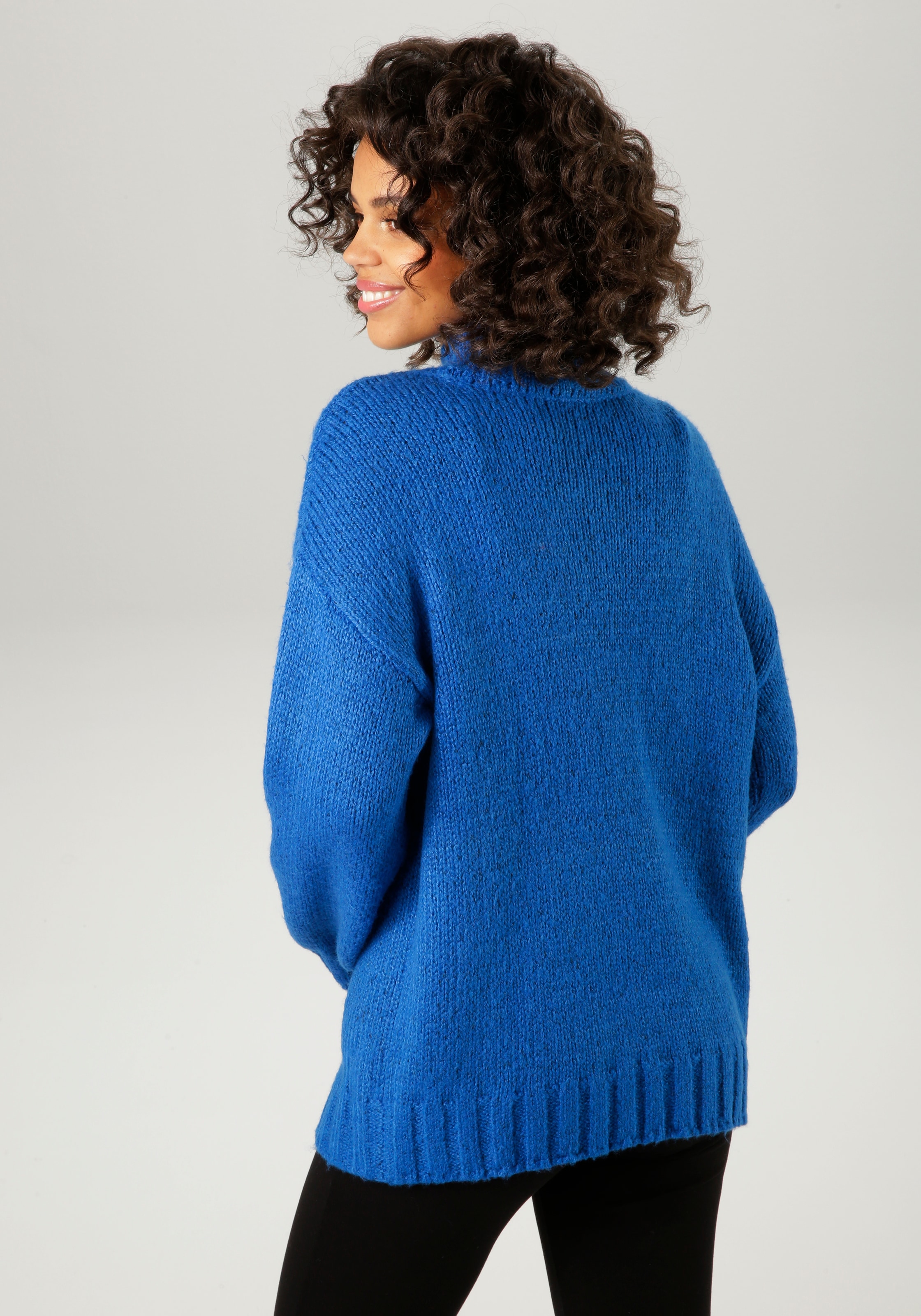 Aniston CASUAL Strickpullover, mit eingestrickten, kleinen Bommeln