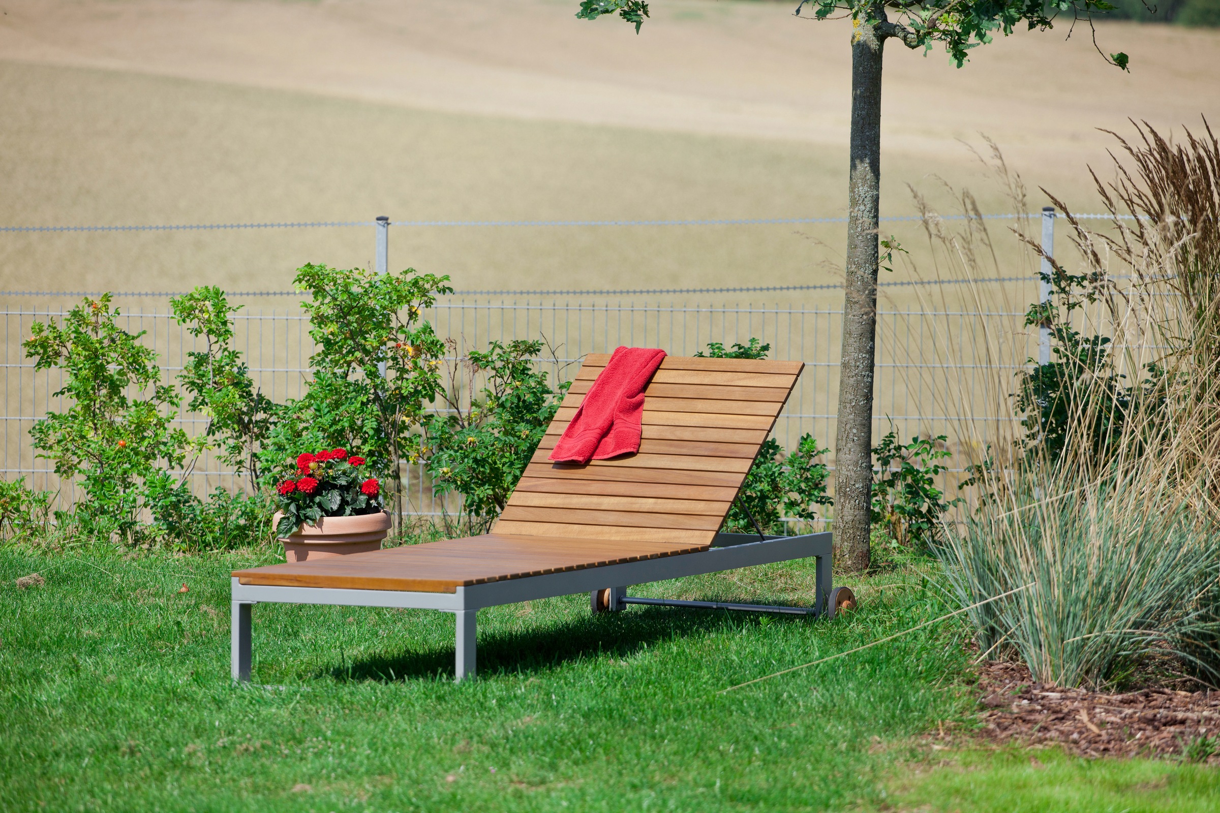 Image of MERXX Gartenliege »Naxos«, Eukalyptus/Textil, verstellbar, grau bei Ackermann Versand Schweiz