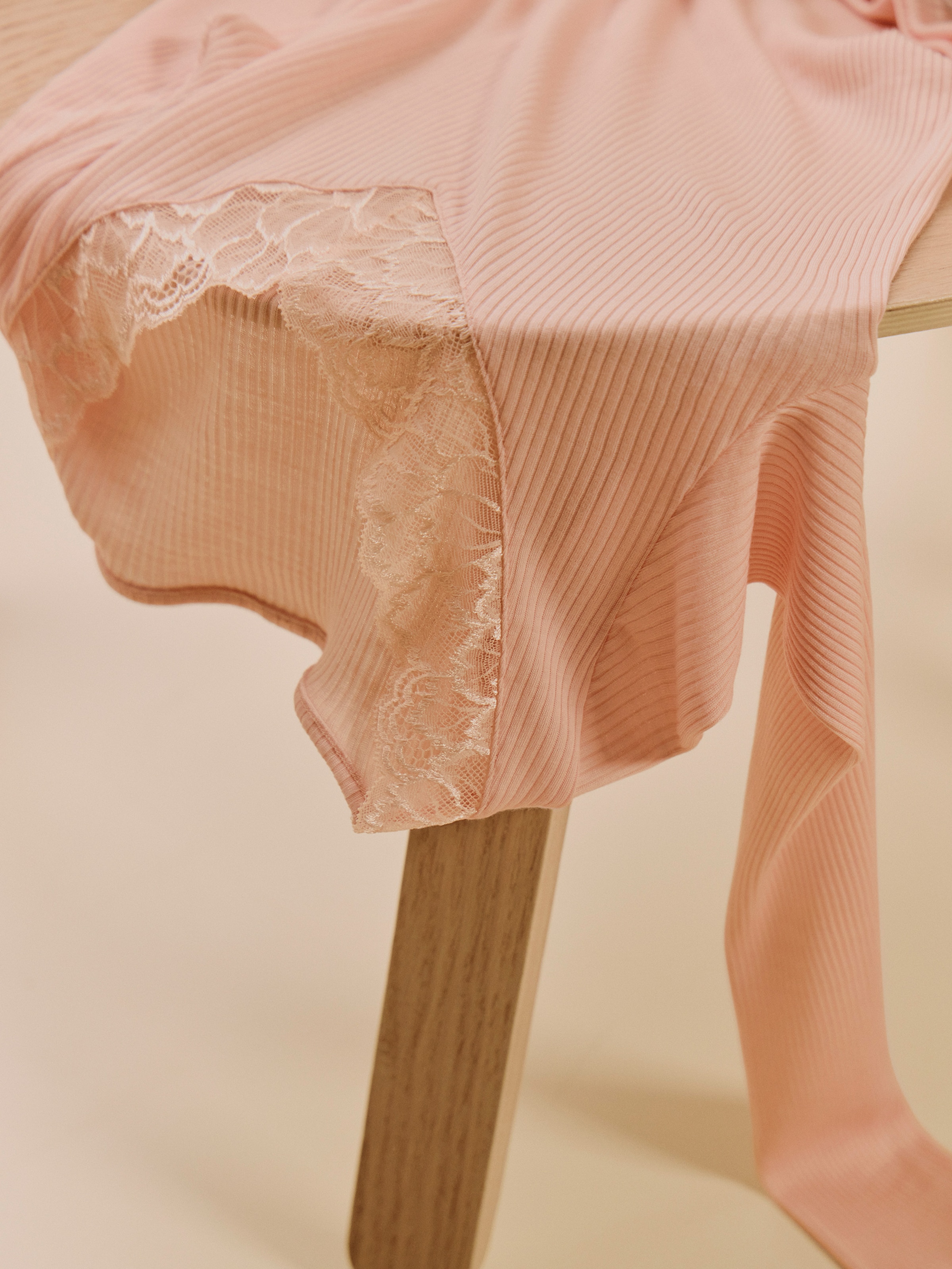 CALIDA Longsleeve »Silky Wool Joy« zarte Spitzen-Details, wärmend, weich, leichter Glanz