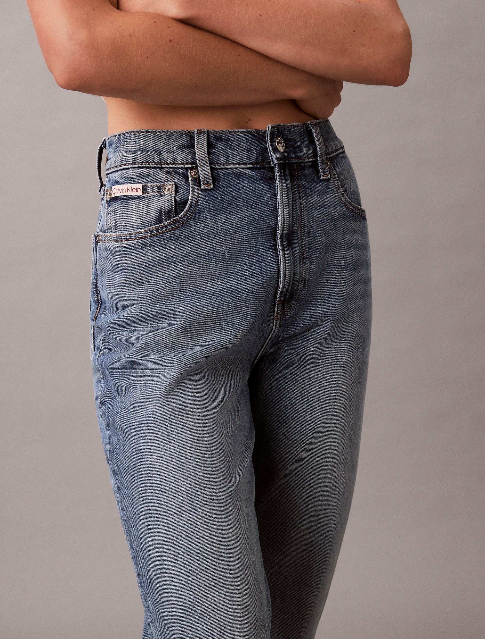 Calvin Klein Jeans Jeans mom »NEW MOM JEAN« mit Markenlabel am Bund