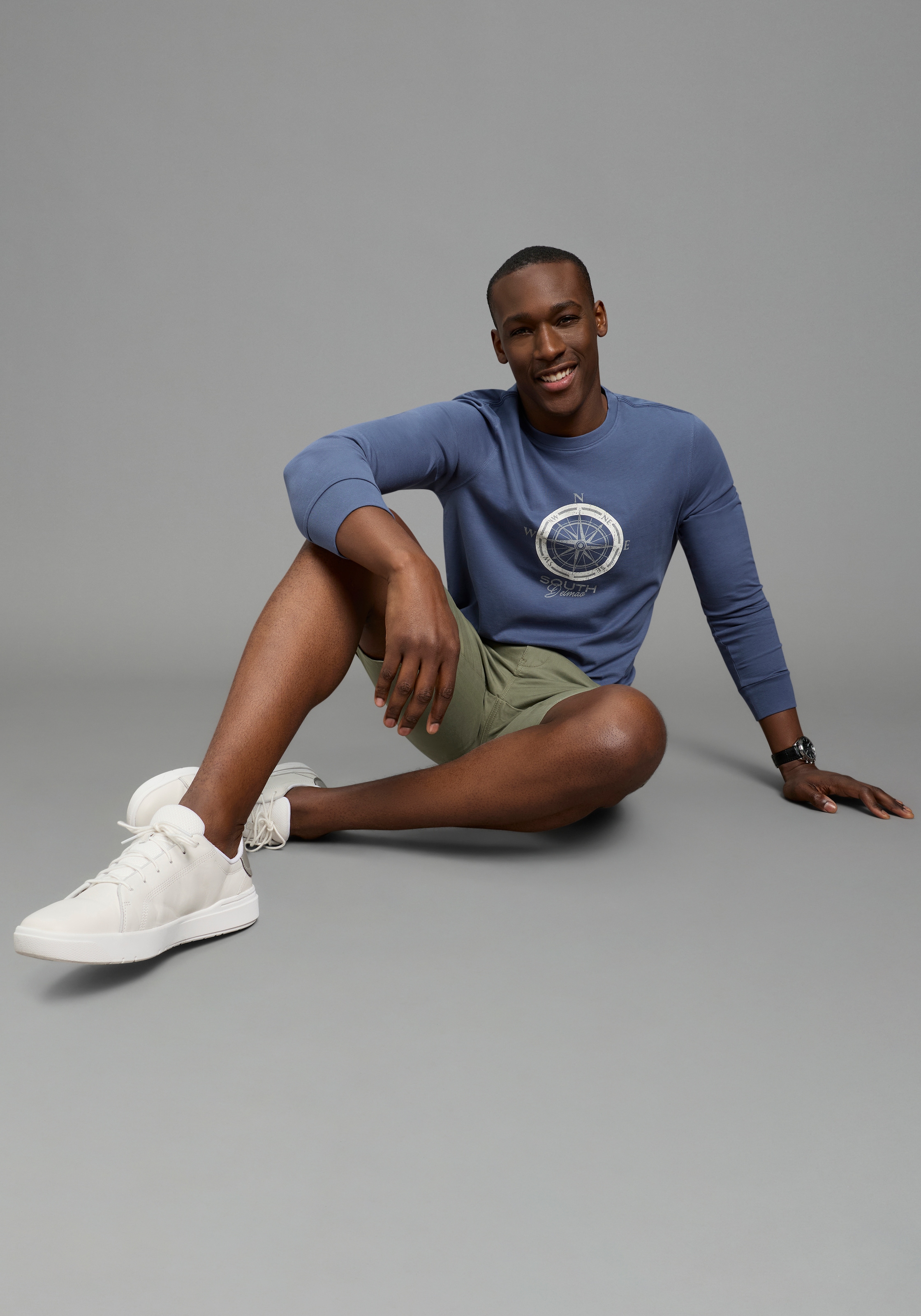 DELMAO Shirt à col rond »Neue Kollektion« casual Stil, langarm, schmale Passform, mit Print