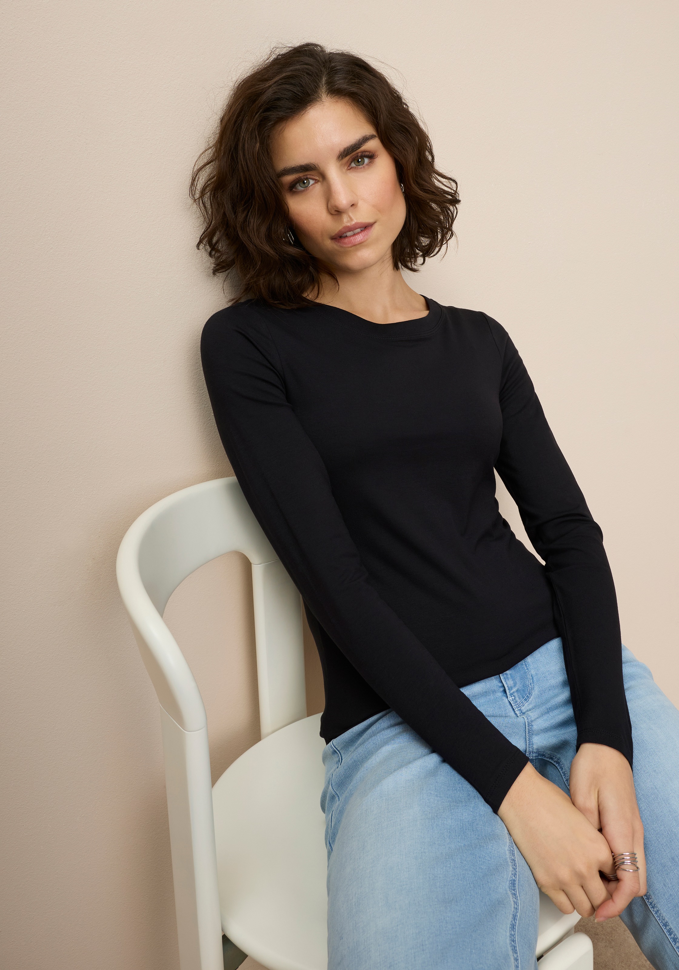 Image of Tamaris Langarmshirt "aus elastischer Viskosemischung, figurbetonte Passform" langärmliges Basicshirt mit Rundhalsausschnitt