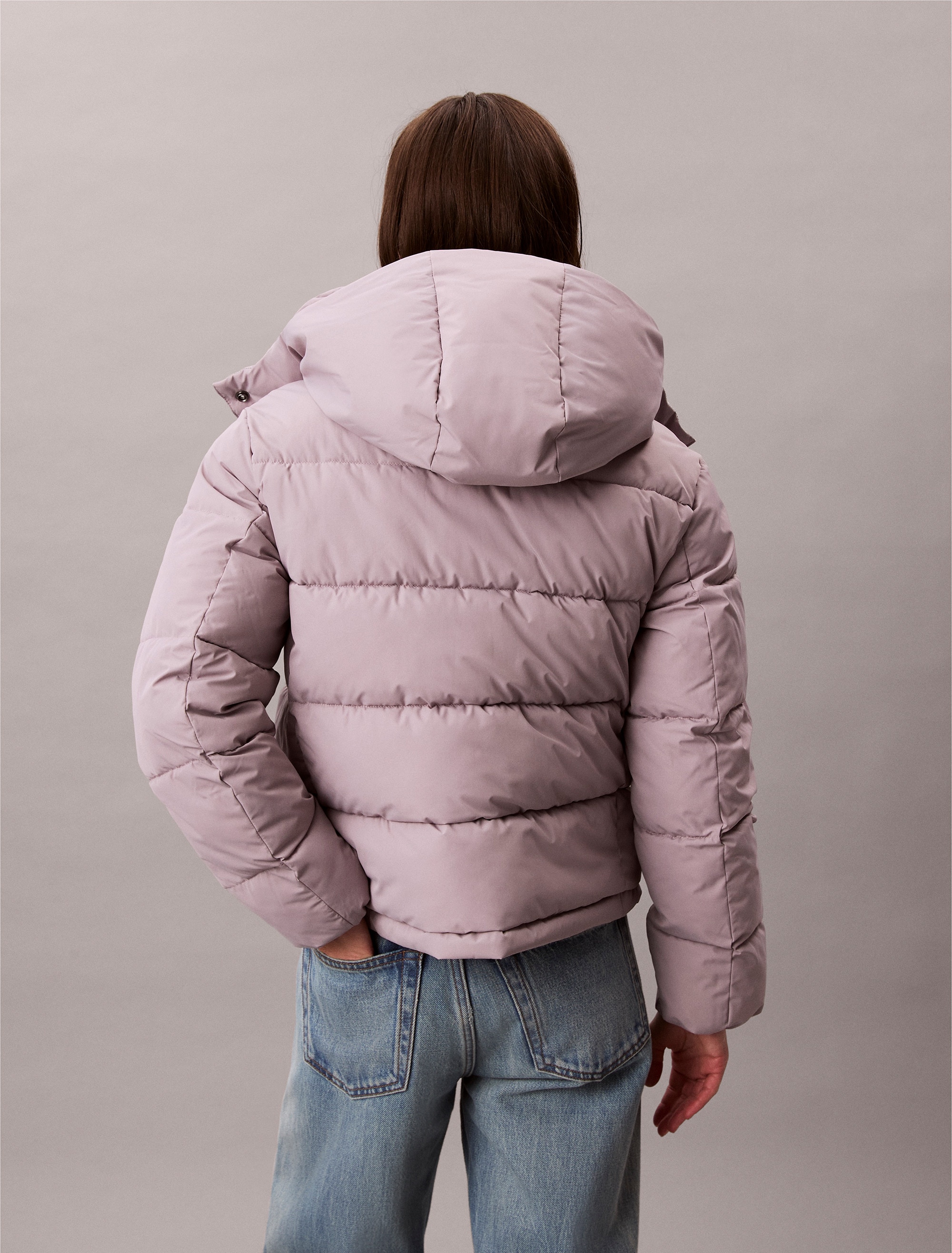 Calvin Klein Jeans Steppjacke »MATTE MONOLOGO MW SHORT PUFFER« mit Kapuze Mit Rundhalsausschnitt, regular fit