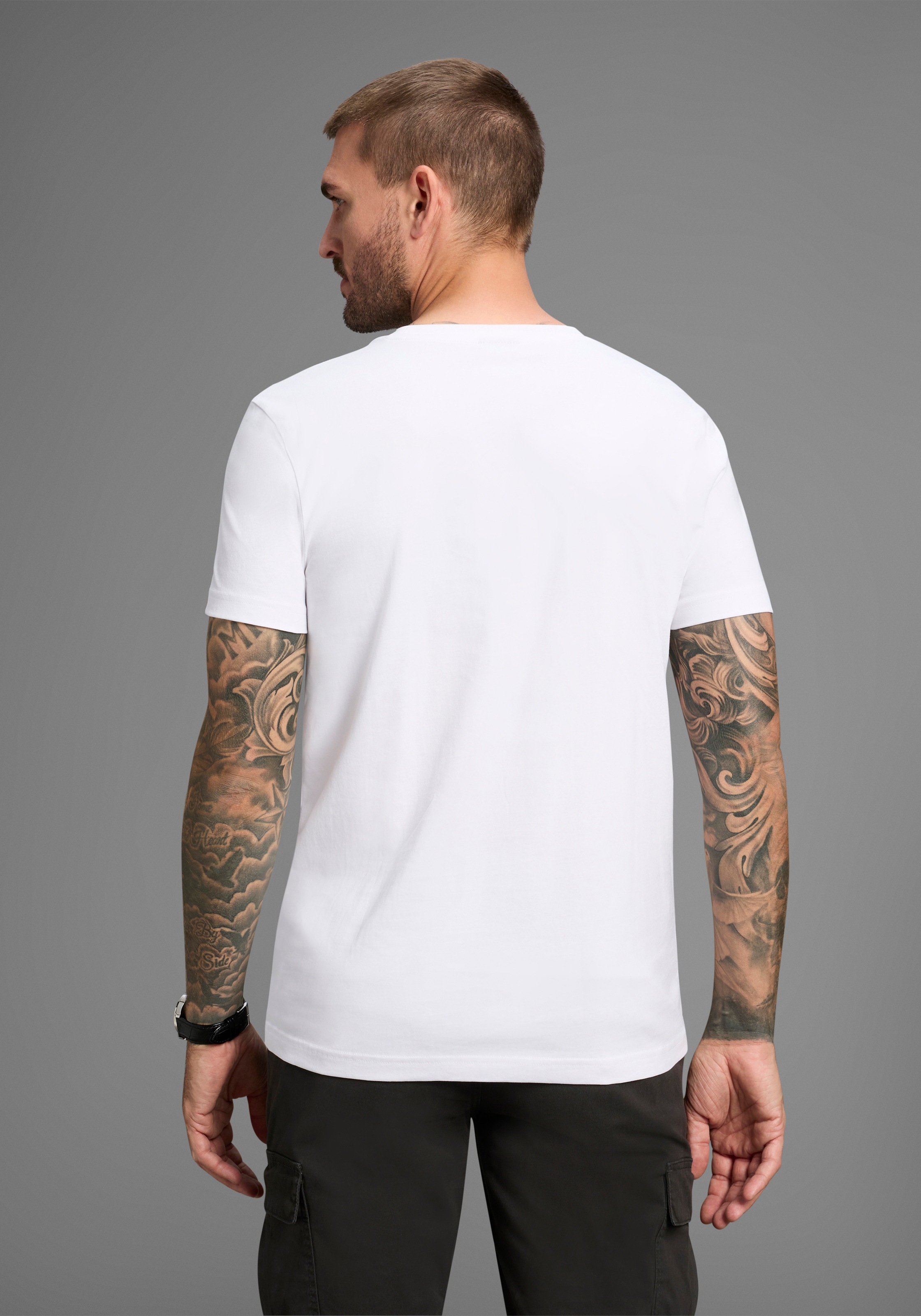 Bruno Banani T-Shirt, kurzärmelig, schmal geschnitten, Rundhalsausschnitt
