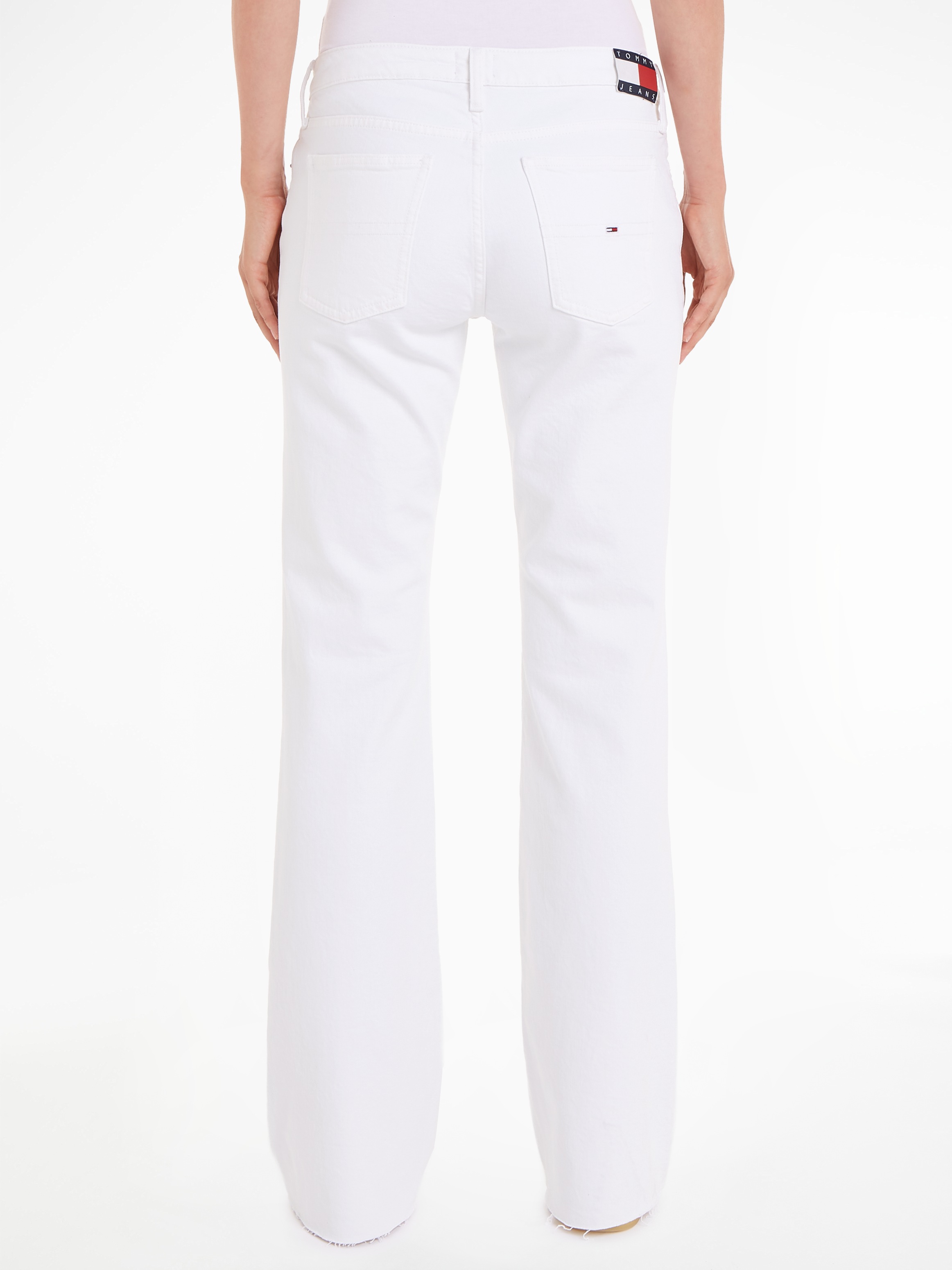 Tommy Jeans Bequeme Jeans »Sophie Low Wais Flare Wide«, mit Ledermarkenlabel