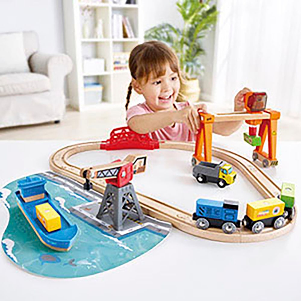 Hape Spielzeug-Eisenbahn »Abladen und Aufladen im Hafen«