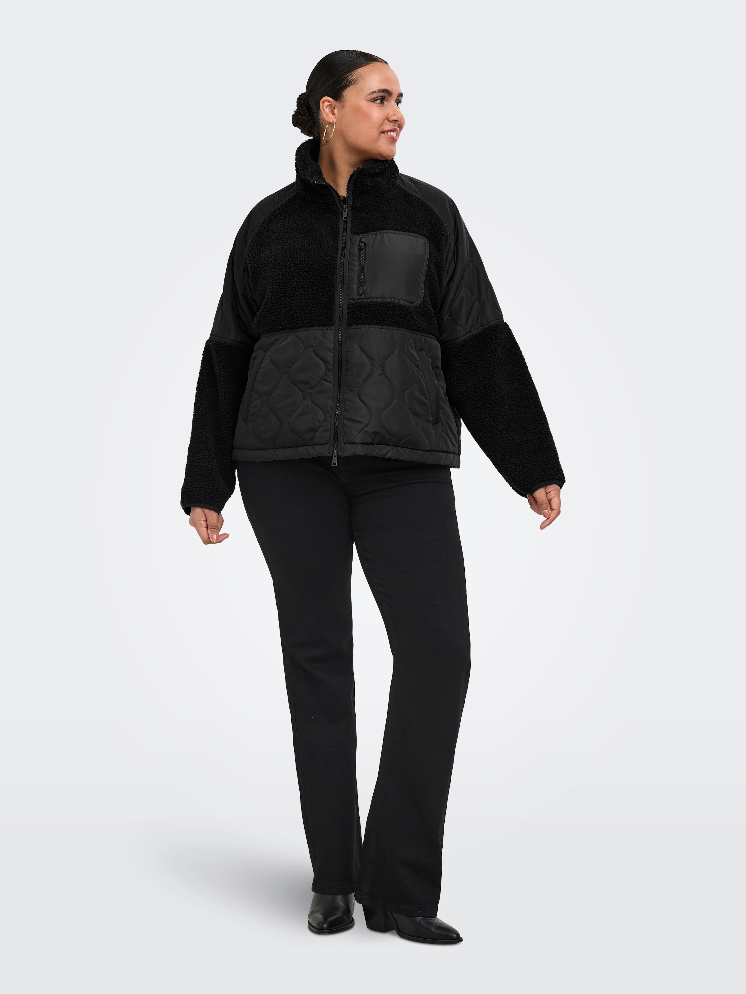 ONLY CARMAKOMA Veste matelassée »CAROHIO QUILT MIX FLEECE SHORT OTW« mélange de matériaux : matelassé et peluche teddy