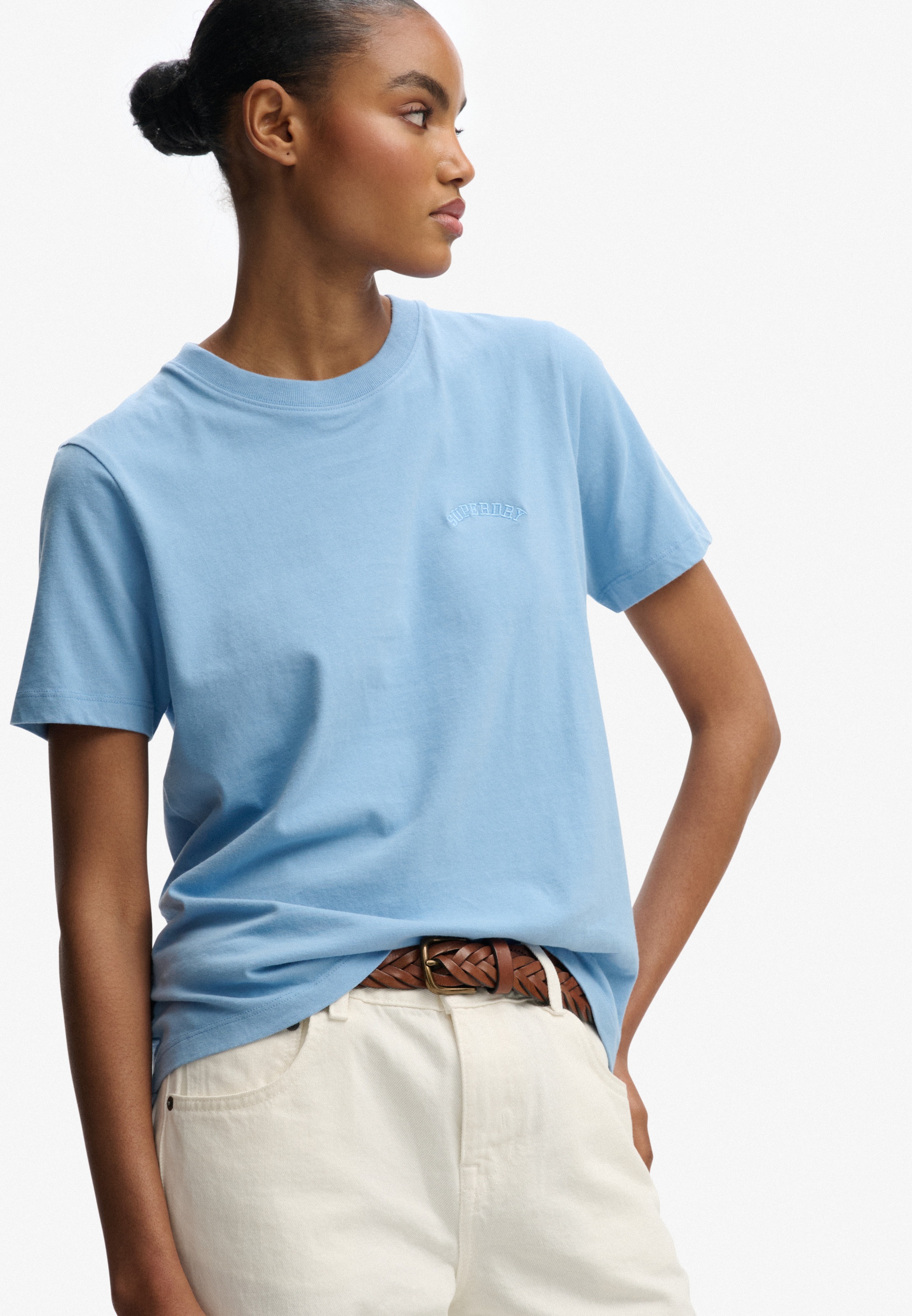Superdry T-shirt »Essential Logo Emb Tee« aus Baumwolle, normale Passform, Rundhalsausschnitt, Kurzarm
