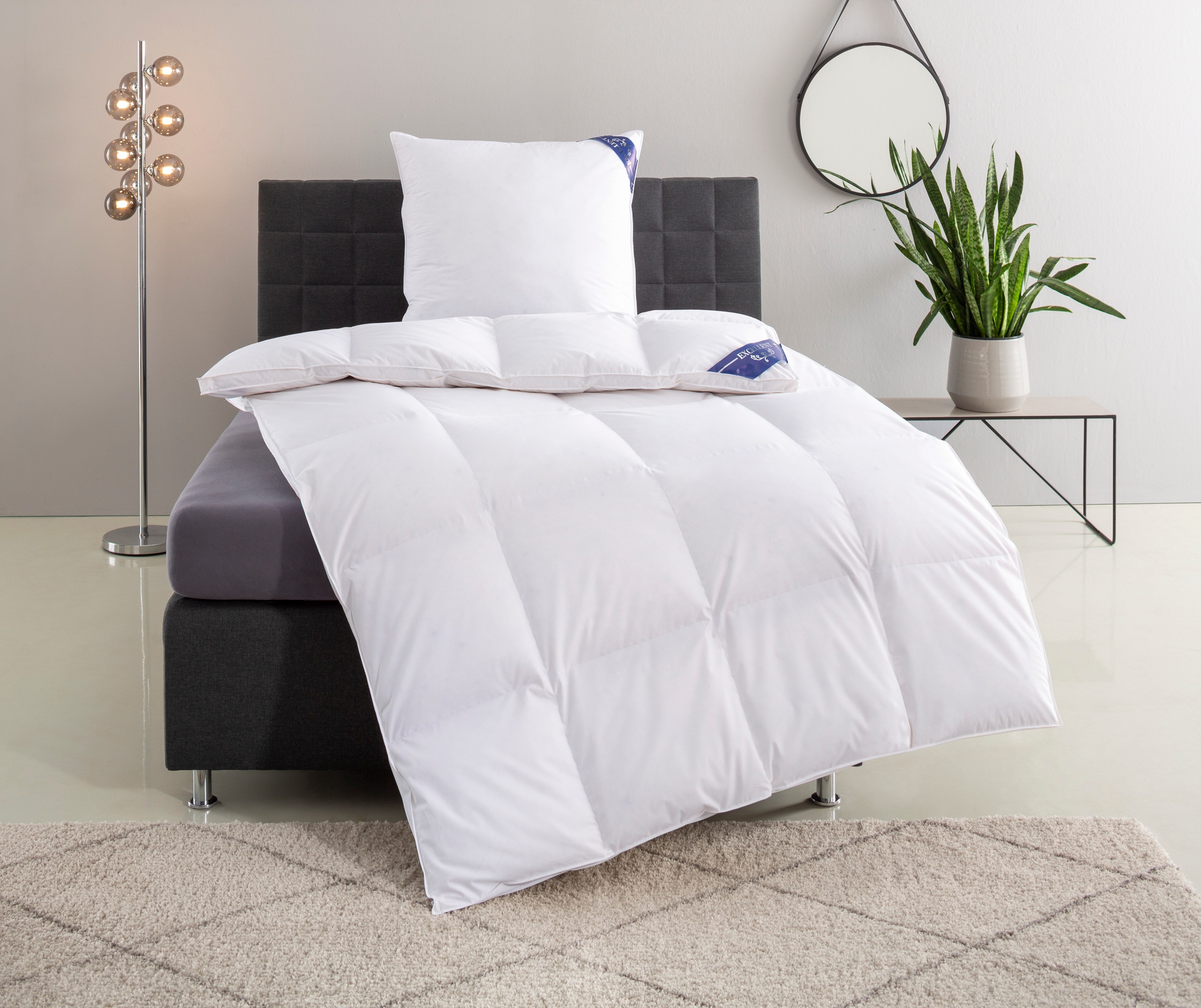 Excellent Daunenbettdecke + 3-Kammer-Kopfkissen »Venedig, 2-tlg, hergestellt in Deutschland, verschiedene Grössen«, (Spar-Set, 2-Tlg.), Decke mit Kissen,Set, Sommer, Winter, Bettdecke 135x200 cm, 155x220 cm